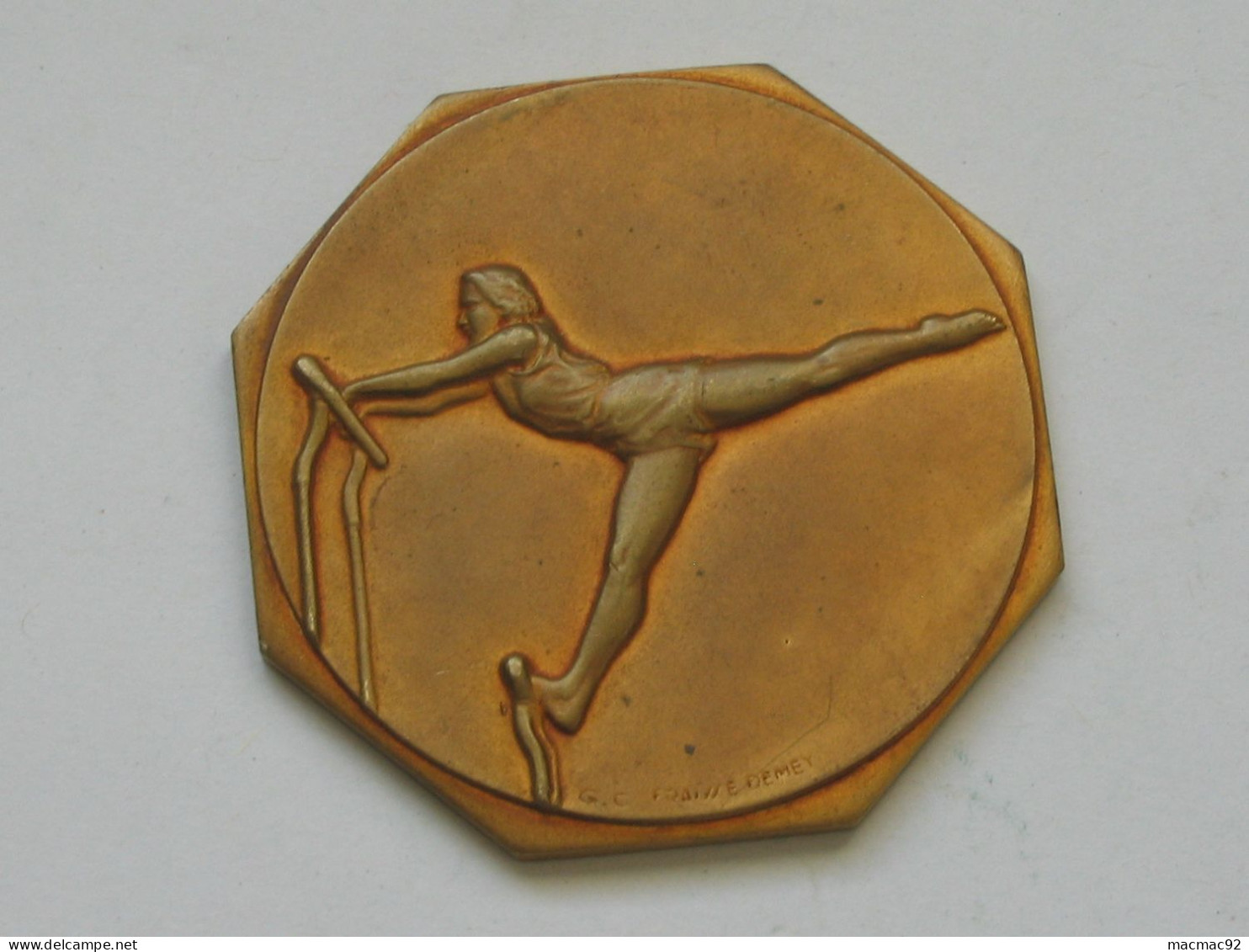 Médaille De Gymnastique - Barres Asymétriques   *** EN ACHAT IMMEDIAT *** - Gymnastiek