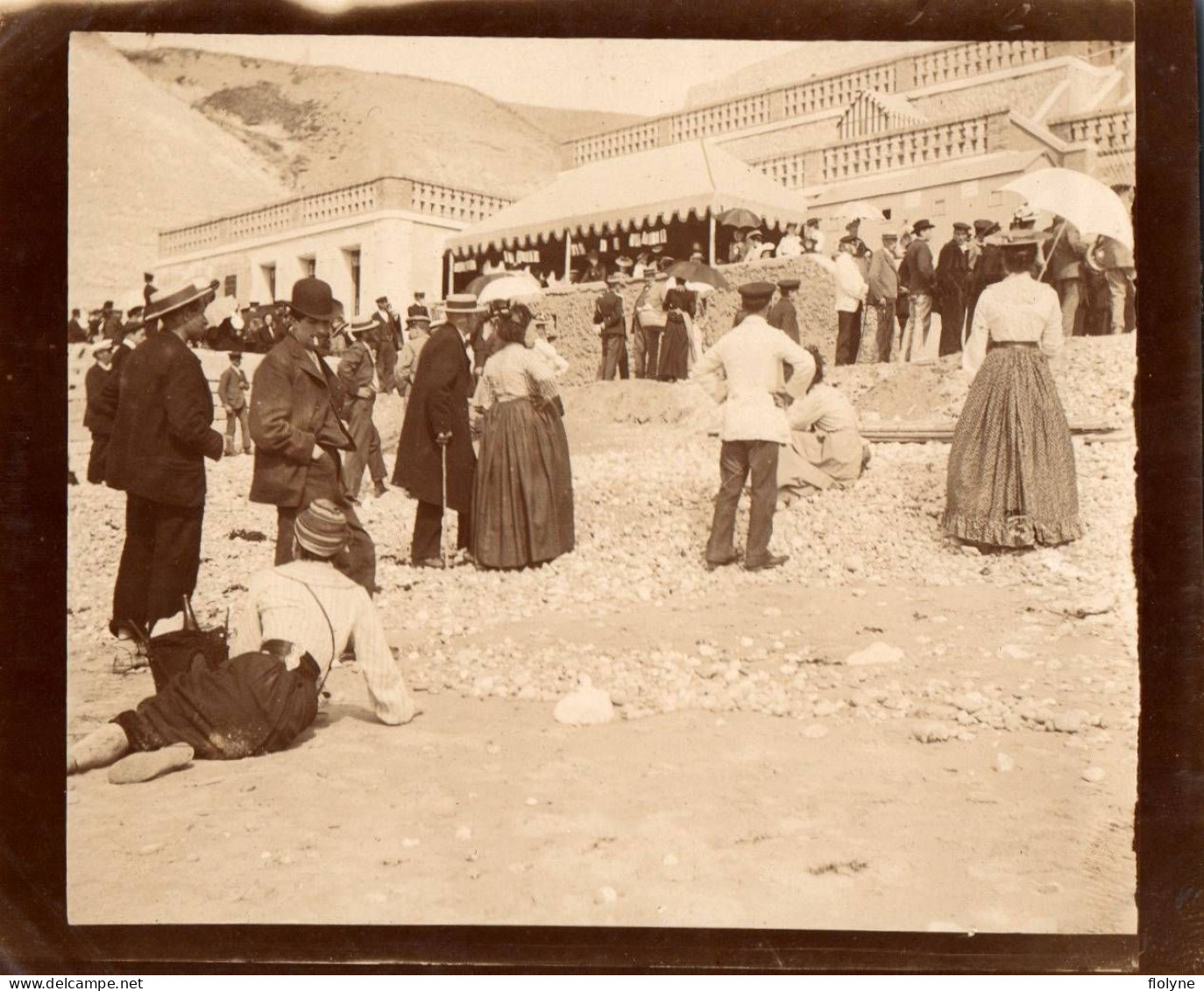 Mesnil Val - Photo Ancienne Albuminée - Jour De Fête Au Casino Sur La Plage - Format 9x11 Cm - Mesnil-Val