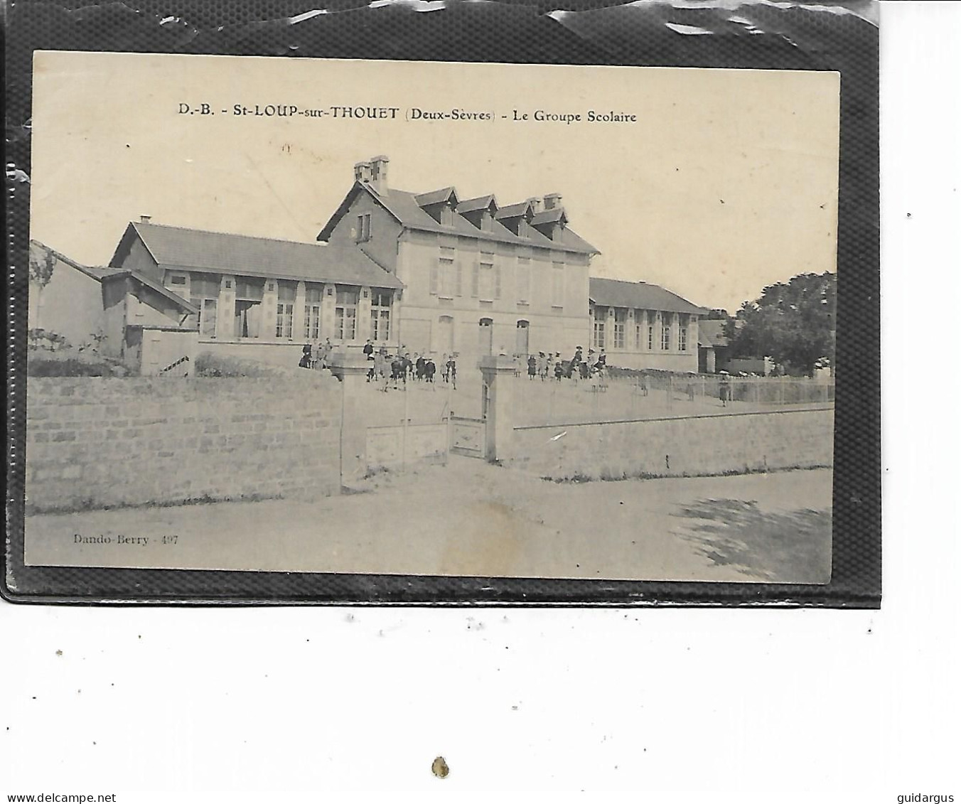 79-SAINT-LOUP-sur-THOUET-LAMAIRE- Une Vue Animée De L'ECOLE  En 1915 - Saint Loup Lamaire