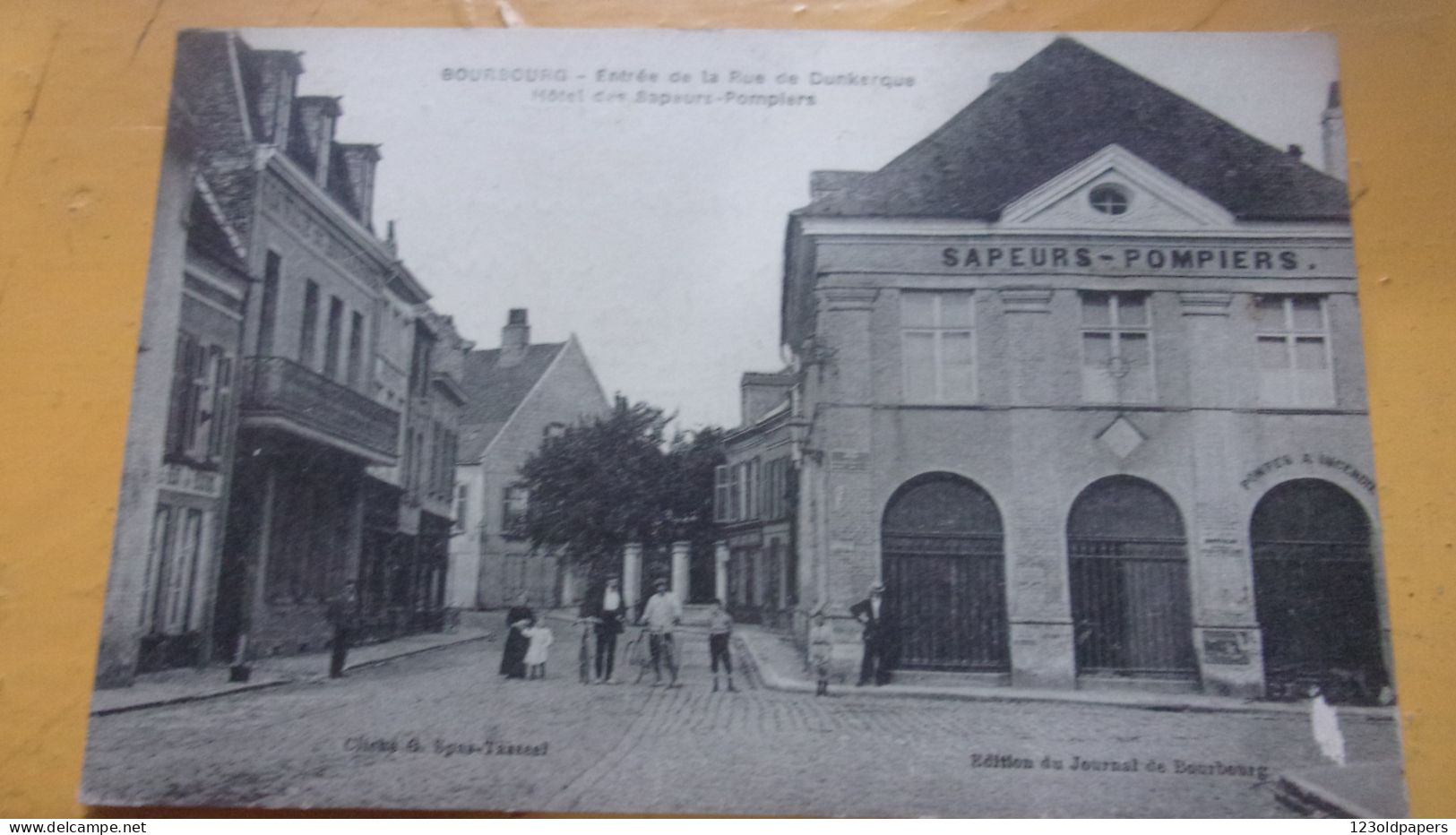 59 Bourbourg Entré De La Rue De Dunkerque ET HOTEL DES SAPEURS POMPIERS - Other & Unclassified