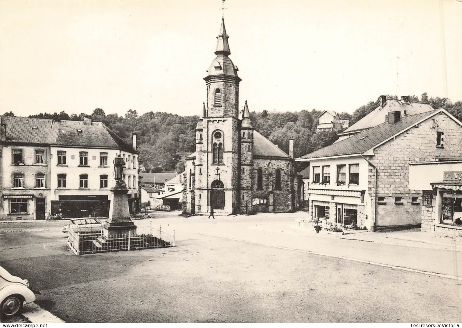 BELGIQUE - Vielsalm - Vue Sur L'église Et La Place - Carte Postale Ancienne - Vielsalm