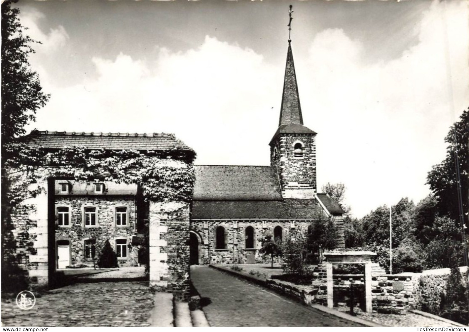 BELGIQUE - Chaumont - Vue Sur L'église Et La Cure - Carte Postale Ancienne - Chaumont-Gistoux