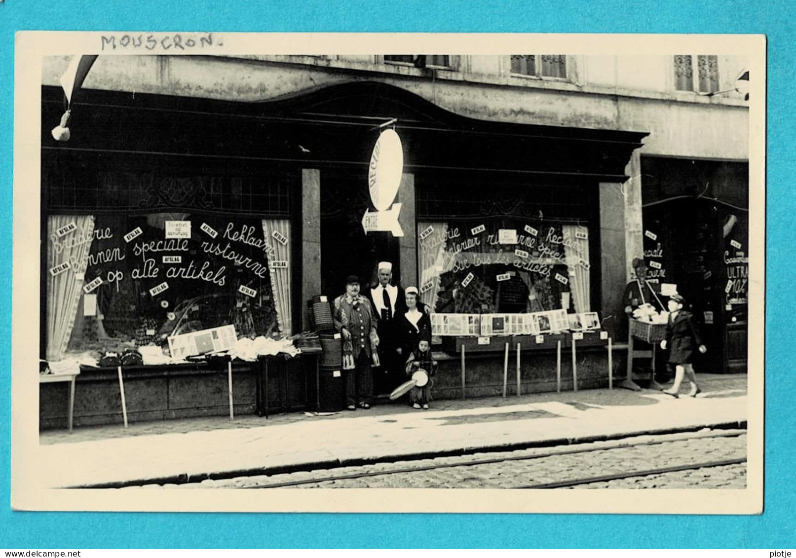 * Mouscron - Moeskroen (Hainaut - La Wallonie) * (Gevaert) Magasin Boutique, J. Van Gemeken, Braderie 1955, Photo - Moeskroen