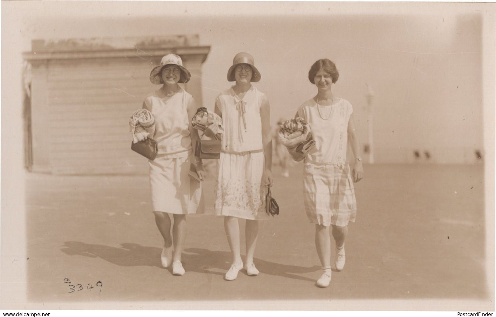 Margate Identically Dressed Ladies With Handbags Beach Towels Old Postcard - Margate