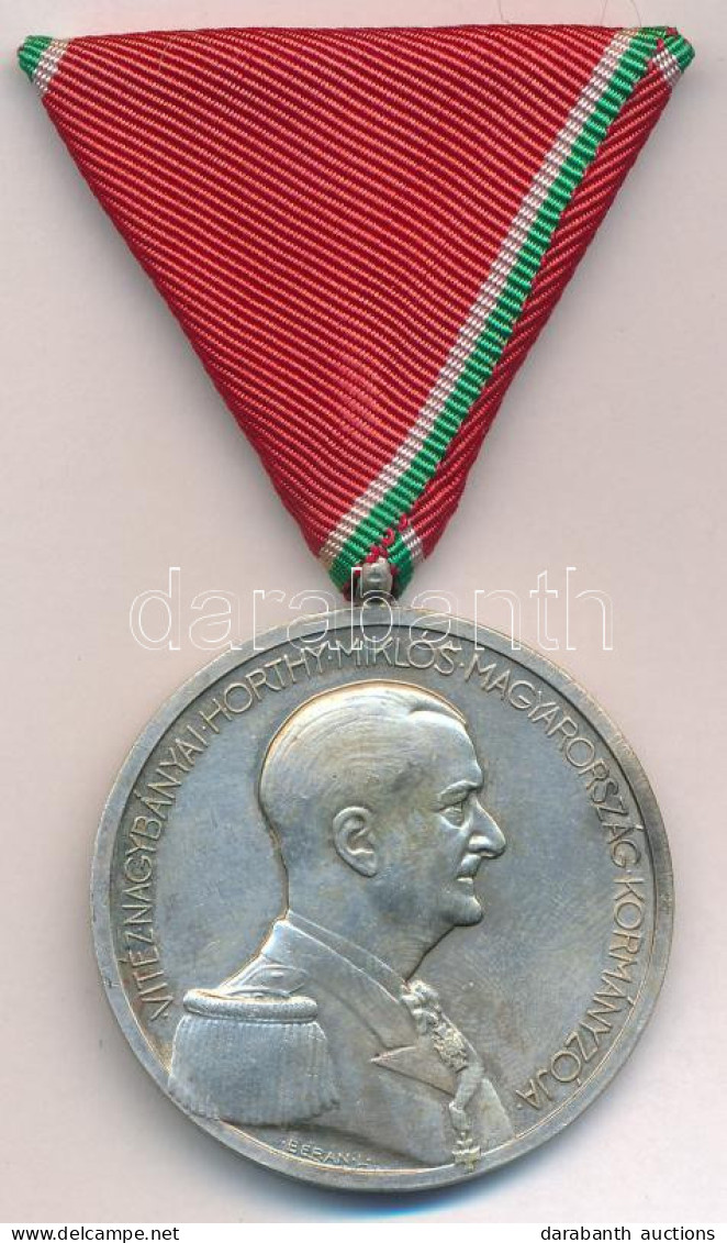 1939-1945. "Magyar Nagy Ezüst Vitézségi Érem" Ezüstözött Bronz Kitüntetés, Peremen "BRONZ" Fémjel, Eredeti Mellszalagon. - Zonder Classificatie