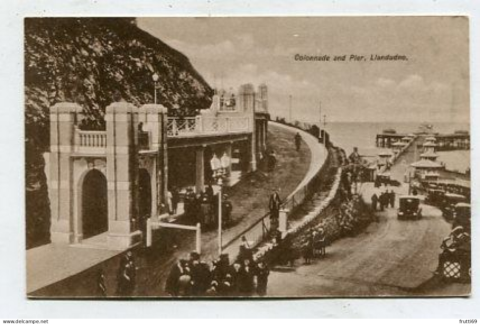 AK 188557 WALES - Llandudno - Colonnade And Pier - Caernarvonshire
