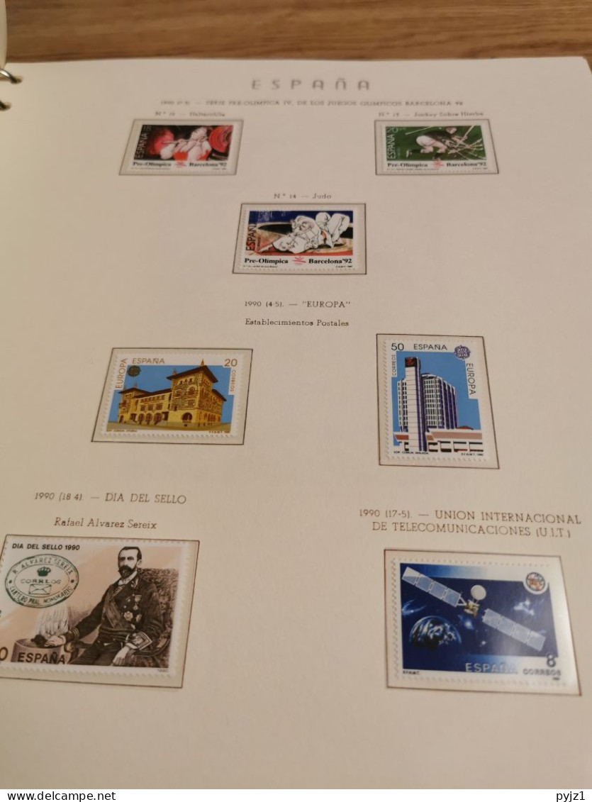 Spain MNH 1958-1993 in 3 albums