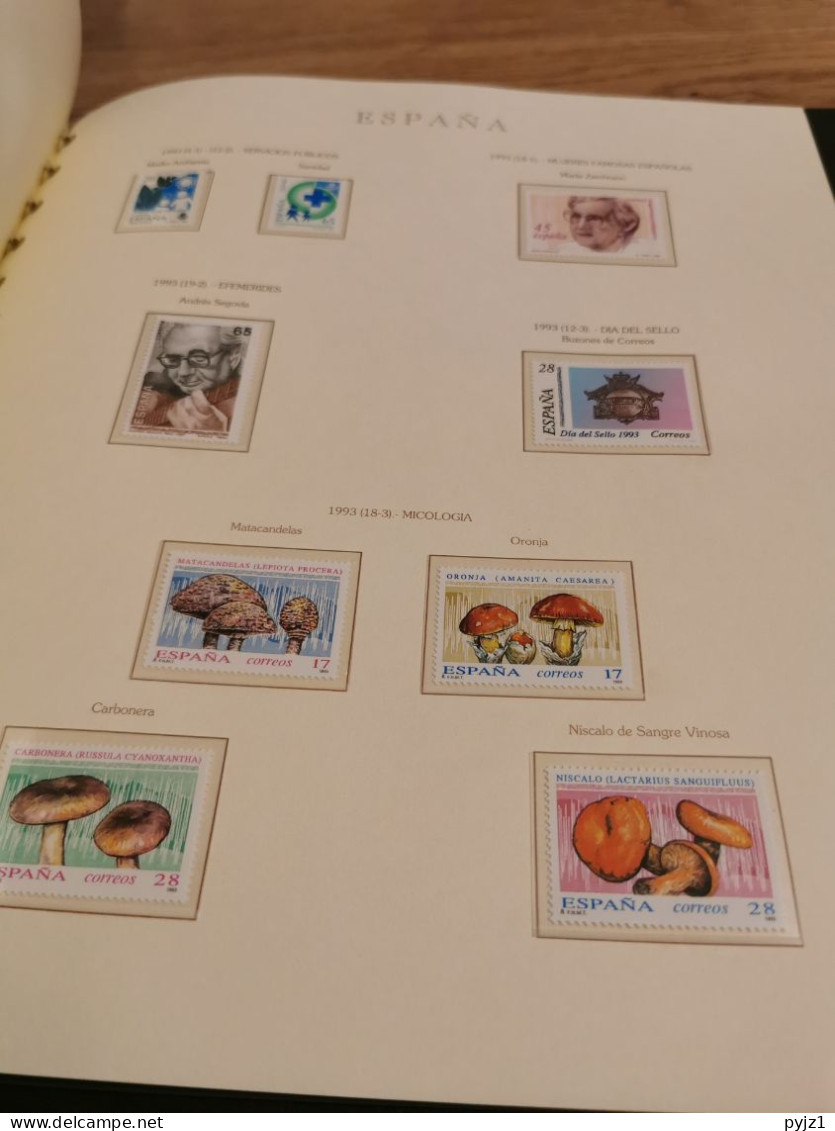 Spain MNH 1958-1993 in 3 albums