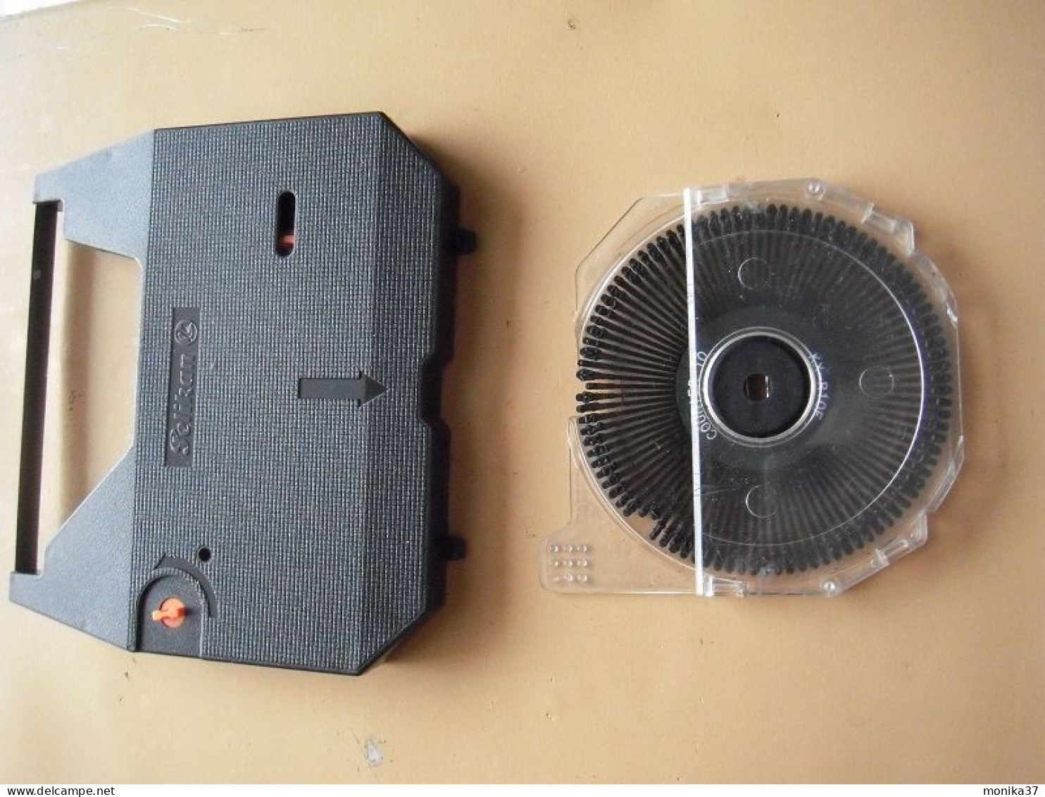 Roulette Des Caractères Et Cassette Ruban Machine à écrire électrique 1990 - Andere & Zonder Classificatie