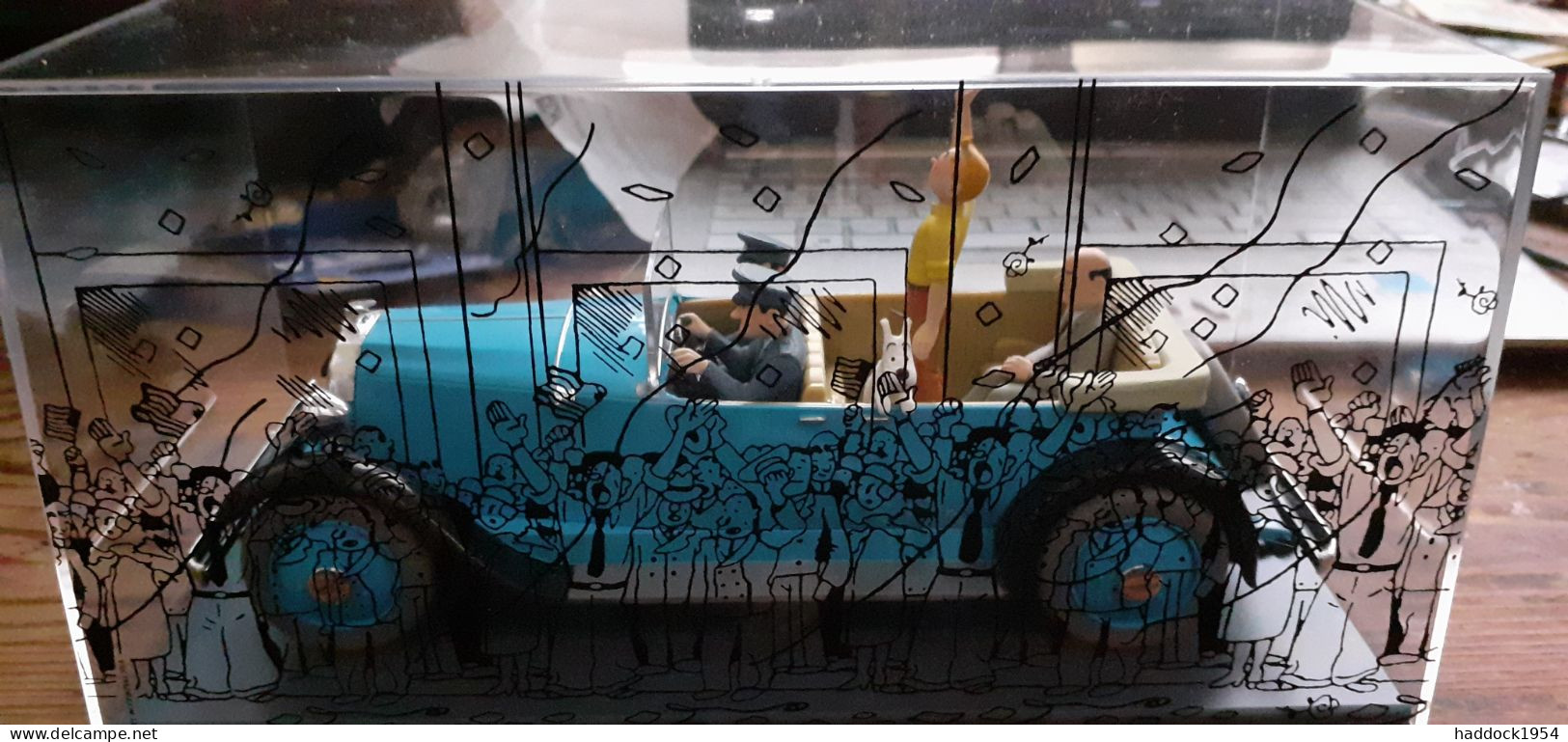 La Parade De TINTIN En PACKARD TINTIN En Amérique HERGE Moulinsart 2018 - Estatuas En Metal