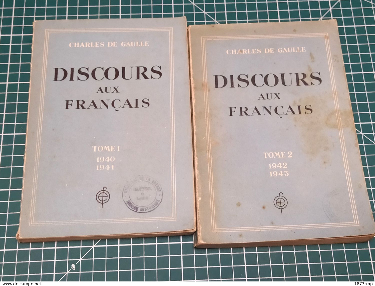 DISCOURS AUX FRANCAIS, CHARLES DE GAULLE, IMPRIME EN 1944, 2 VOLUMES - Francese