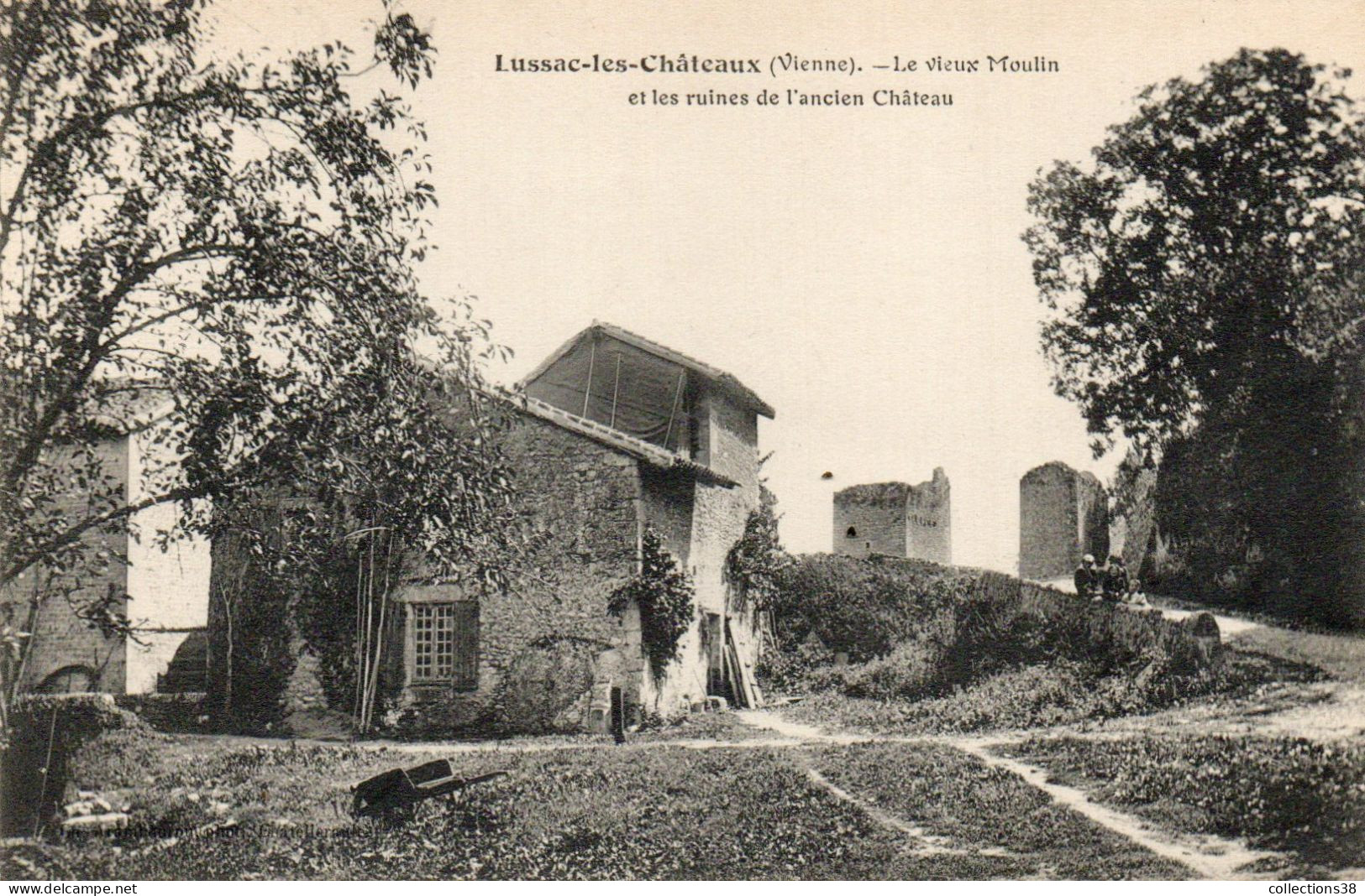 Lussac-les-Châteaux - Le Vieux Moulin Et Les Ruines De L'ancien Château - Lussac Les Chateaux