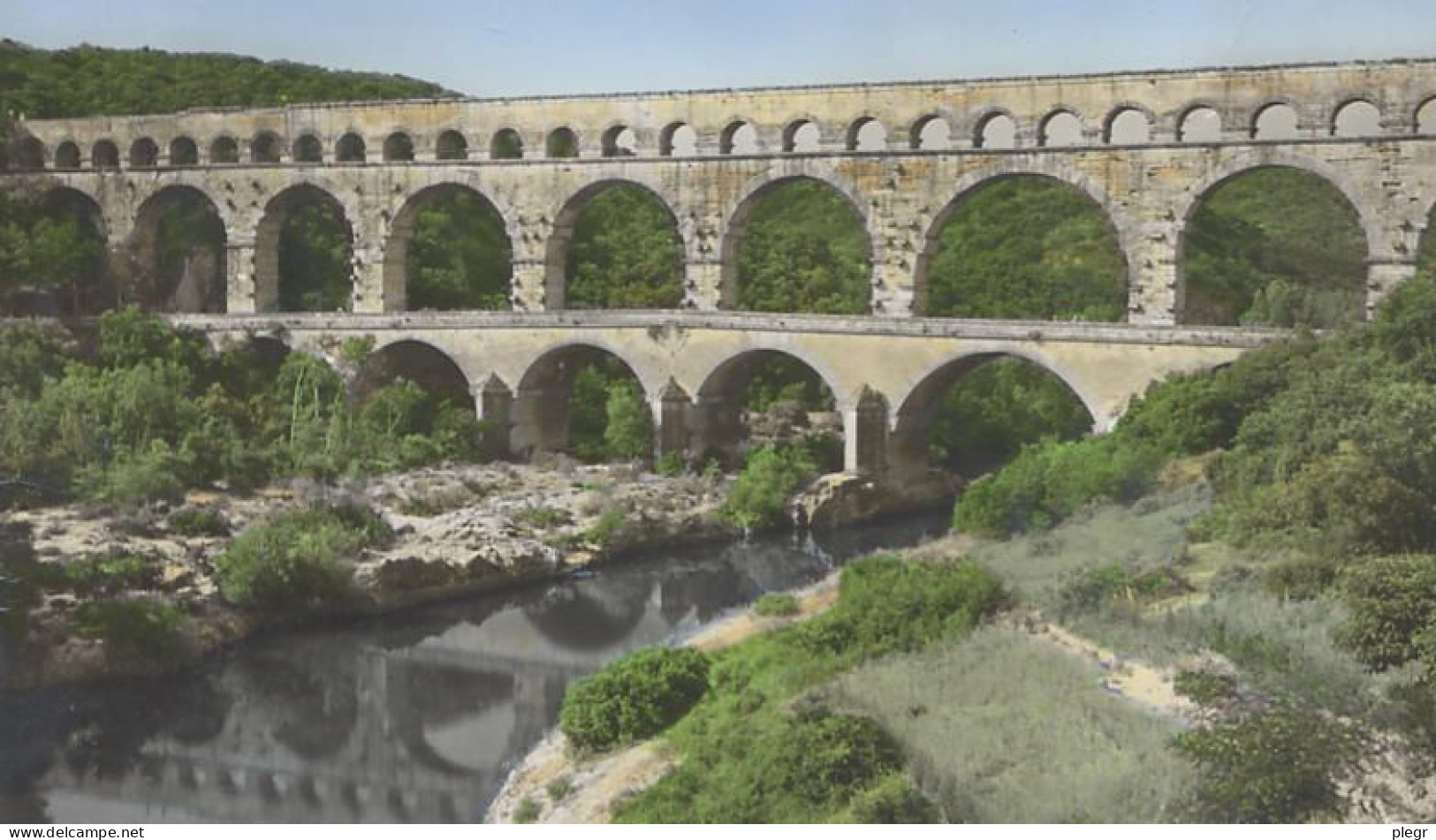 30346 01 04 - PONT DU GARD (affranchie Avec Un Timbre Français Et Un Timbre Algérien) - Remoulins