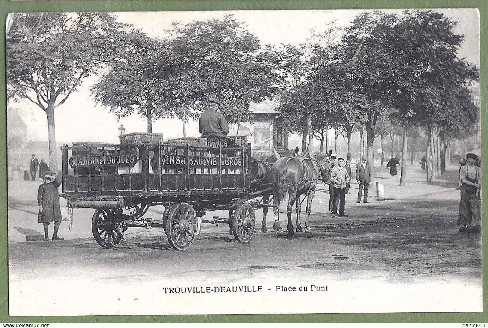 CPA Top Animation - CALVADOS - TROUVILLE-DEAUVILLE - PLACE DU PONT - ATTELAGE ÉTABLISSEMENTS A. HAMON A TOUQUES - Trouville