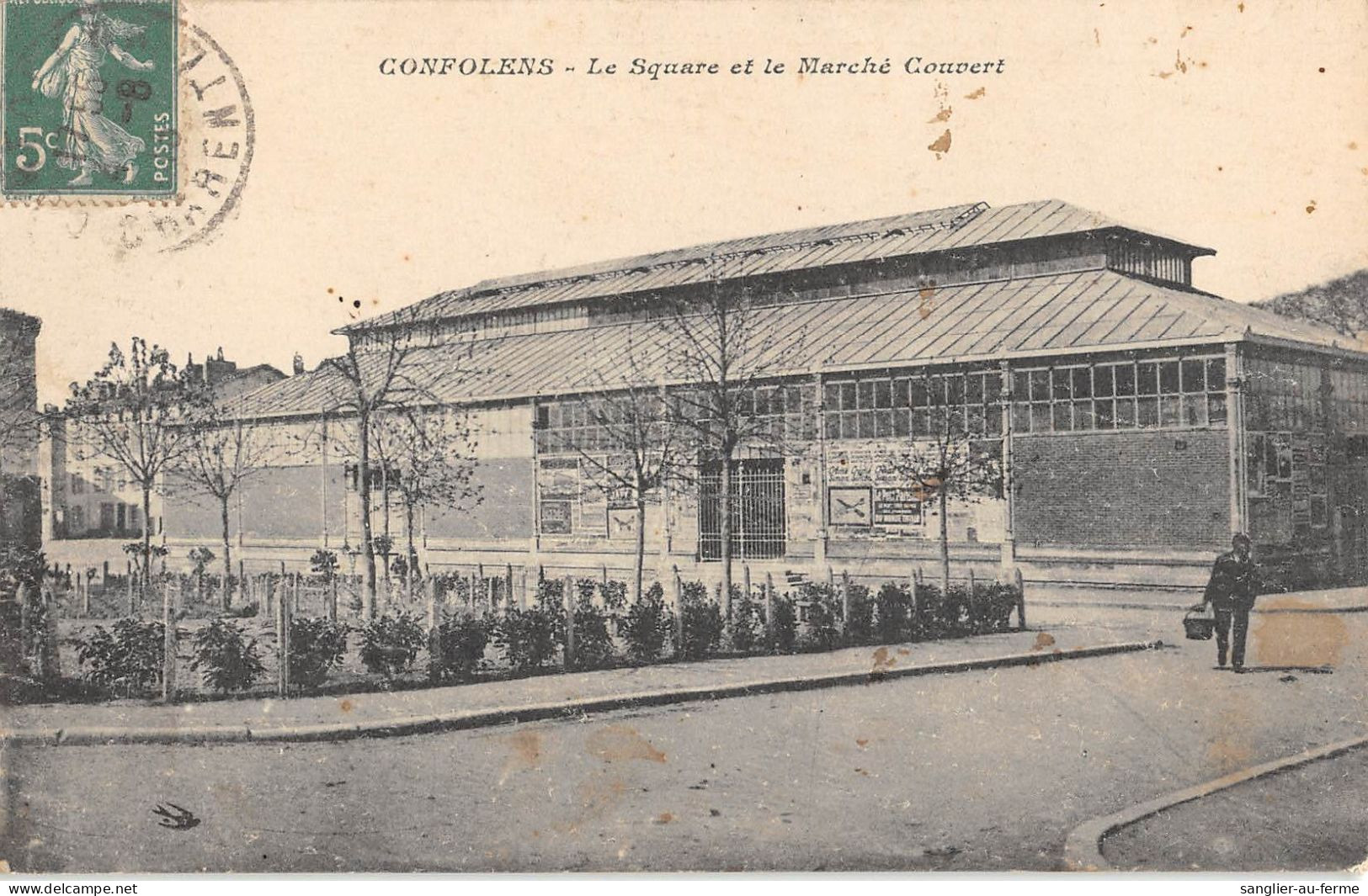 CPA 16 CONFOLENS / LE SQUARE ET LE MARCHE COUVERT - Confolens