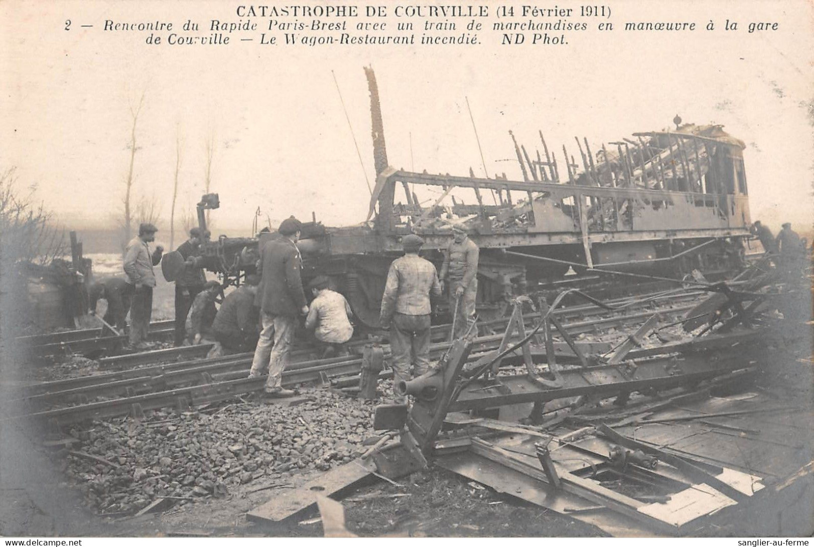 CPA 28 CATASTROPHE DE COURVILLE 1911 / RENCONTRE DU RAPIDE PARIS BREST AVEC UN TRAIN DE MARCHANDISES - Courville