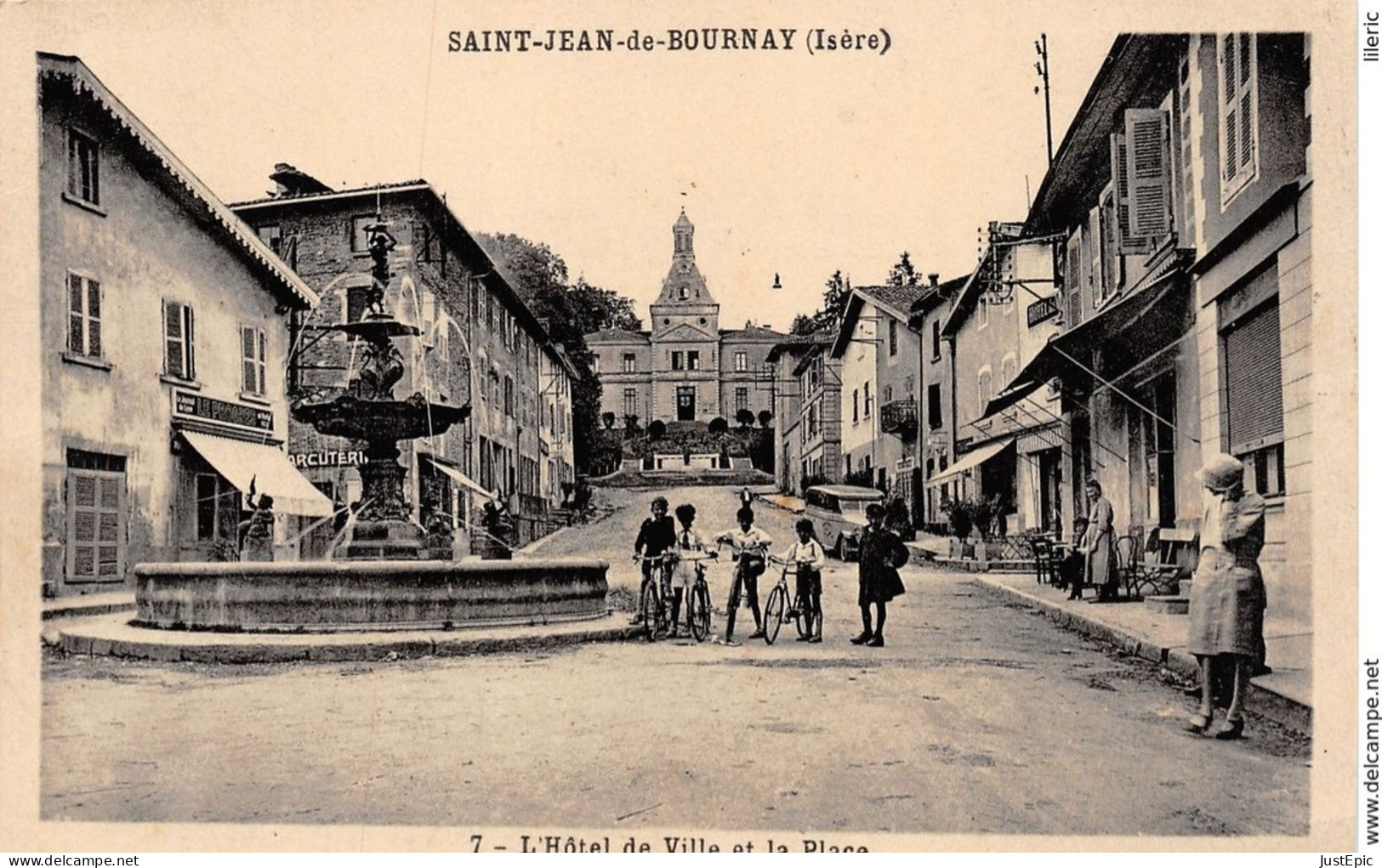 38 // SAINT-JEAN DE BOURNAY // L'HOTEL DE VILLE ET LA PLACE - EDITIONS J. CELLARD Cpa - Saint-Jean-de-Bournay
