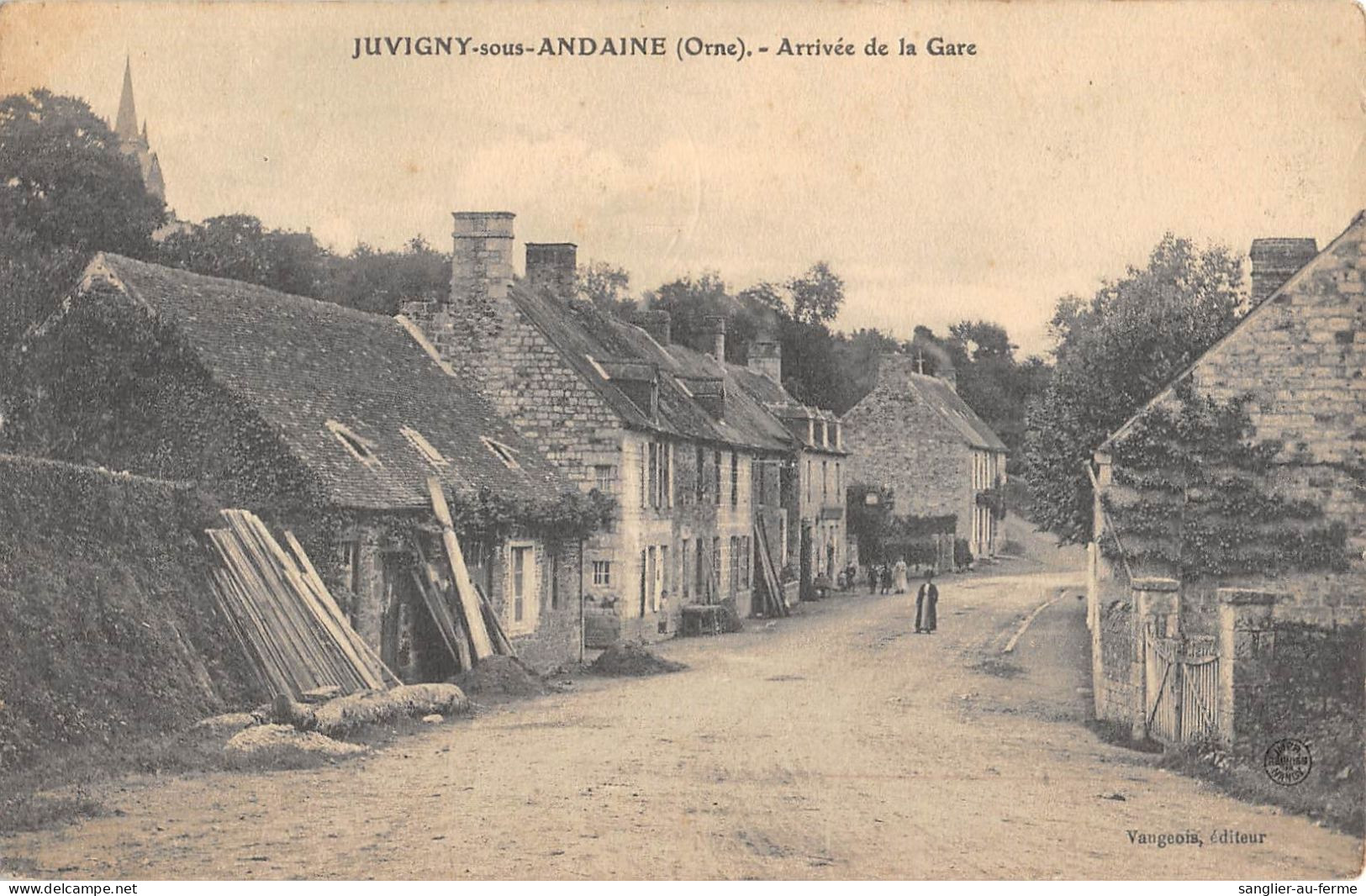 CPA 61 JUVIGNY SOUS ANDAINE / ARRIVEE DE LA GARE - Autres & Non Classés