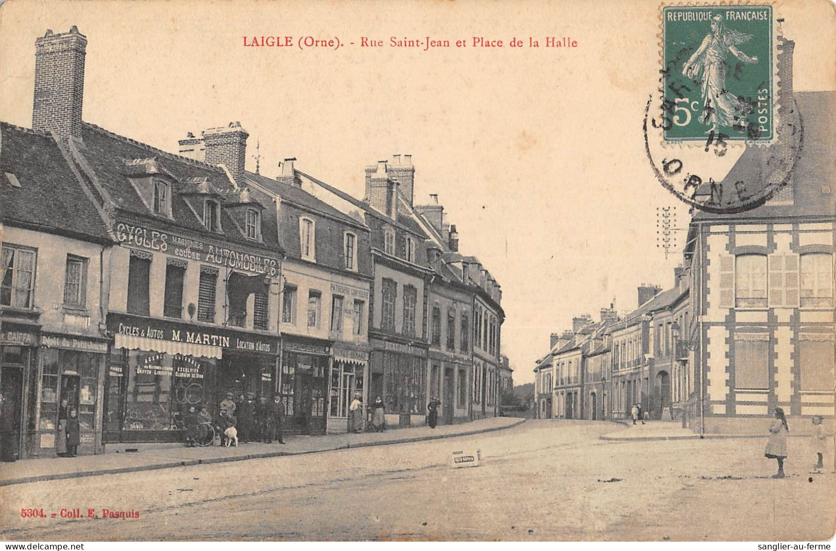 CPA 61 LAIGLE / RUE SAINT JEAN ET PLACE DE LA HALLE - L'Aigle