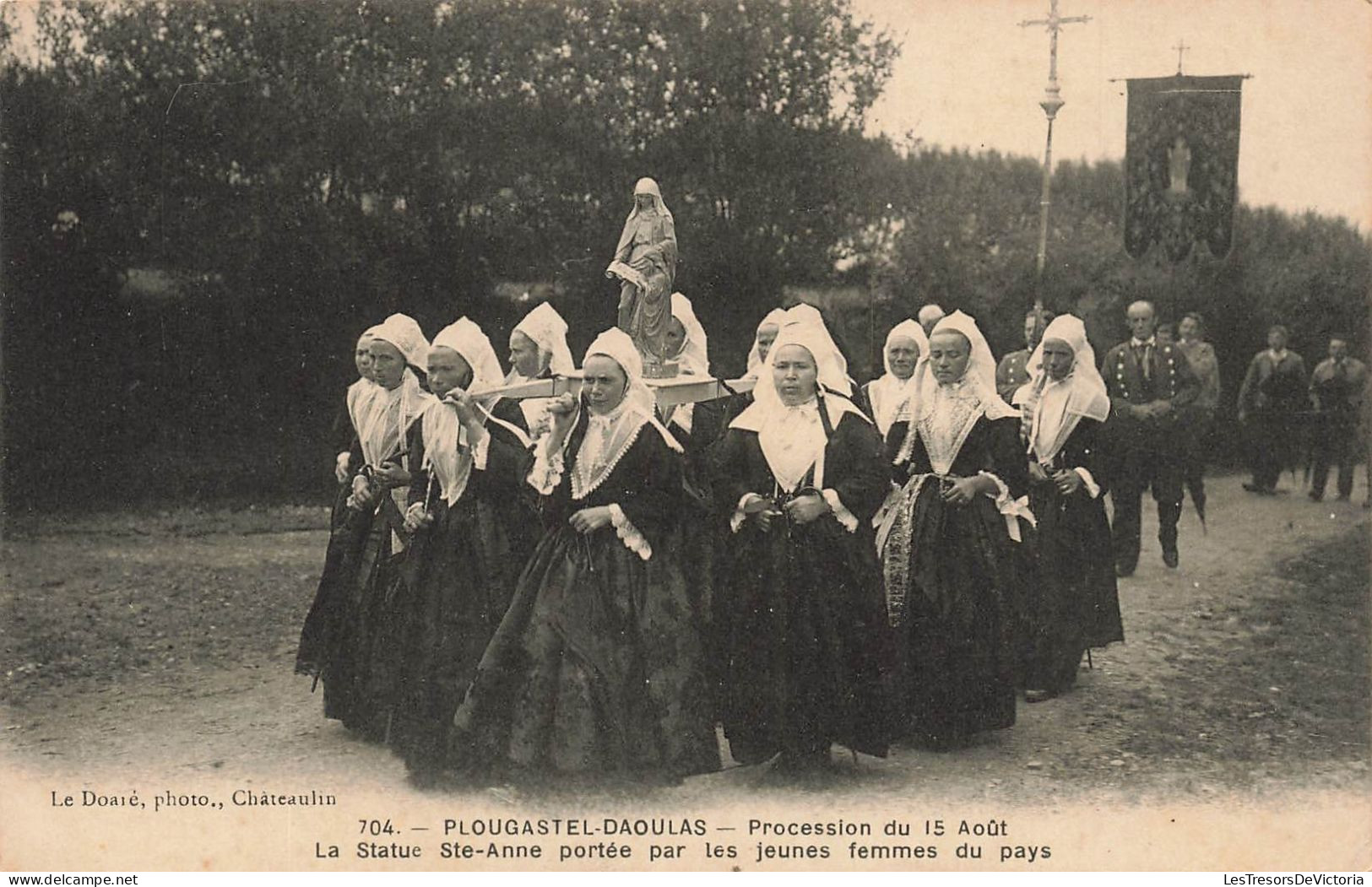 FRANCE - Plougastel Daoulas - Procession Du 15 Août - La Statue Ste Anne Portée Par Les Jeunes  - Carte Postale Ancienne - Plougastel-Daoulas