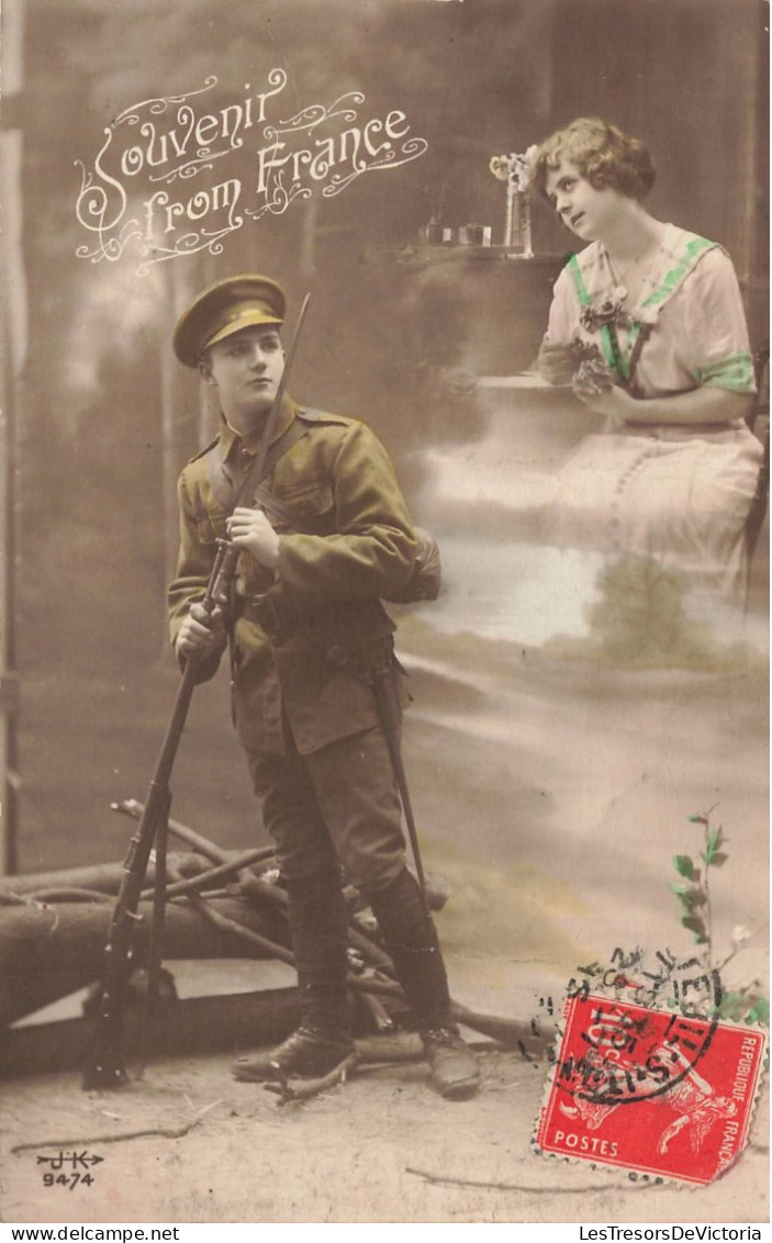 COUPLES - Souvenir De France - Soldat Pensant à Sa Femme - Carte Postale Ancienne - Couples