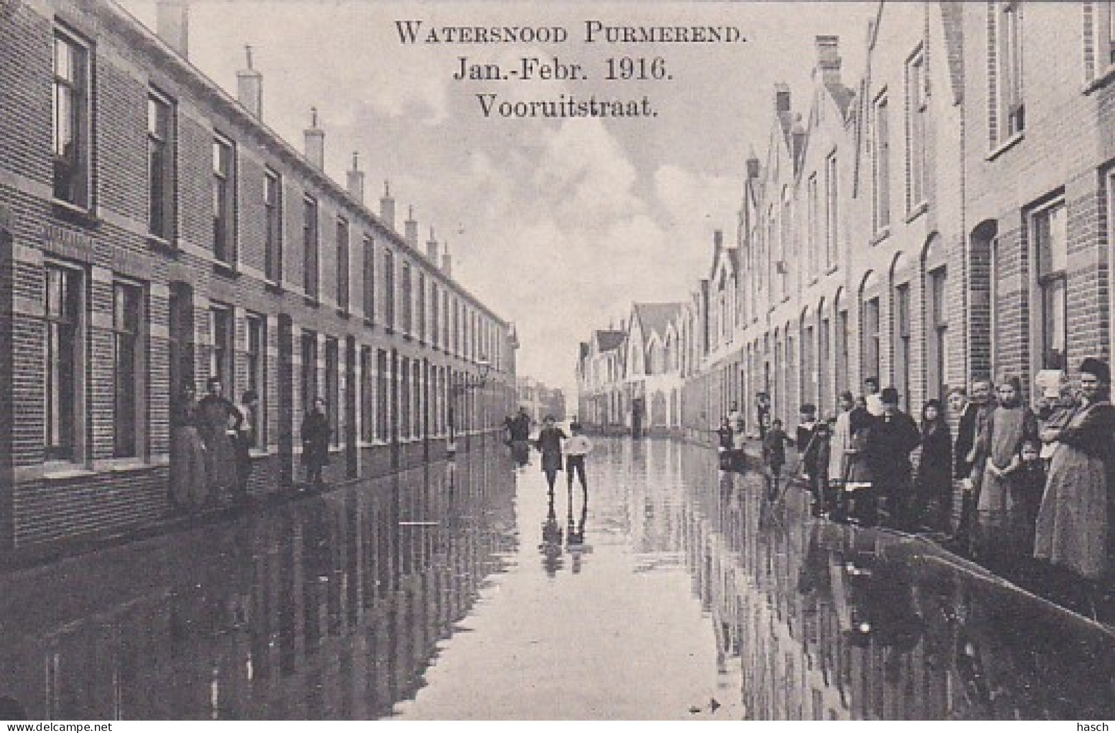 482193Purmerend, Watersnood Jan.-Febr. 1916 Vooruitstraat.(zie Randen) - Purmerend