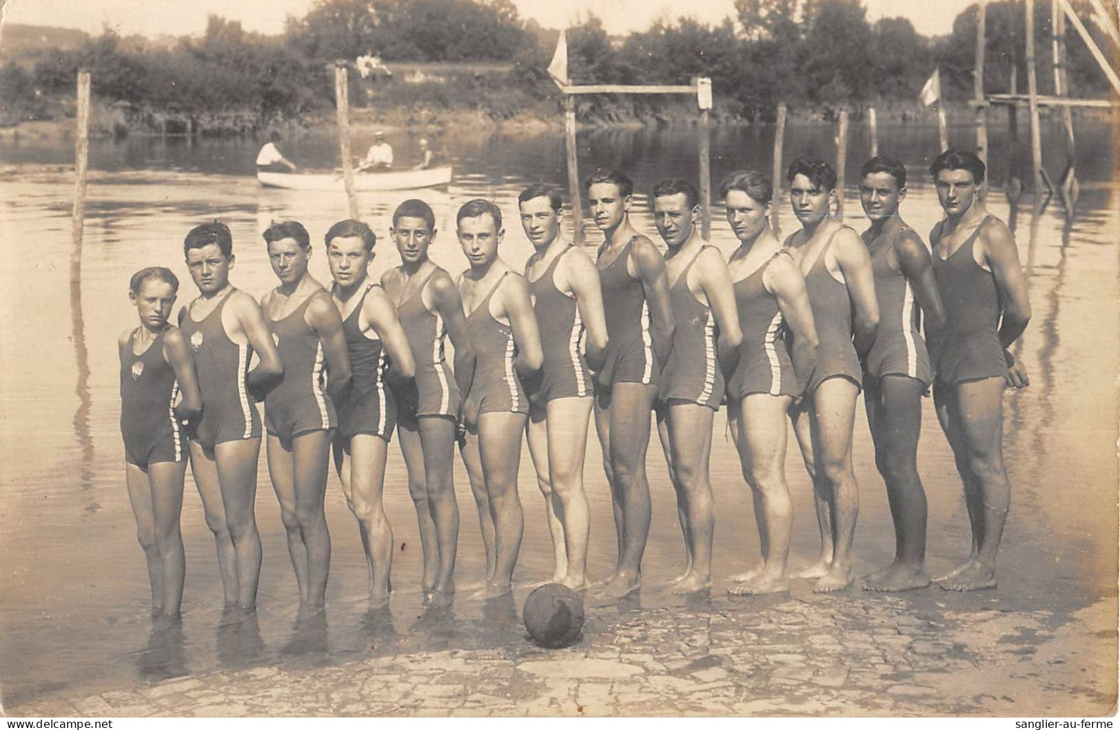 CPA 17 SAINTES / CARTE PHOTO / STADE SAINTOIS / EQUIPE DE NATATION DU STADE SAISON 1929 - Saintes