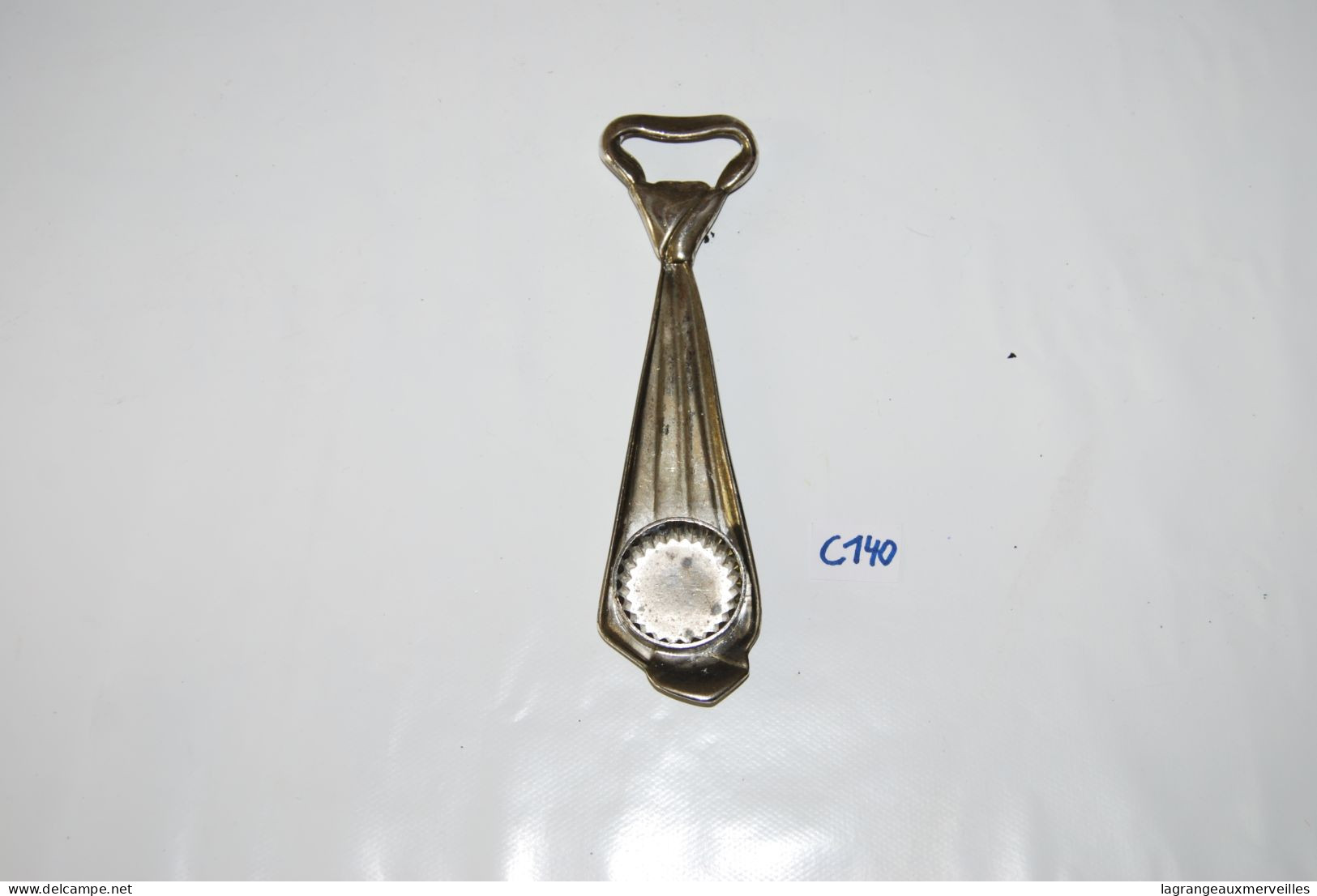 C140 Ancien Décapsuleur - Métal - Cravate - Apri-bottiglie/levacapsule