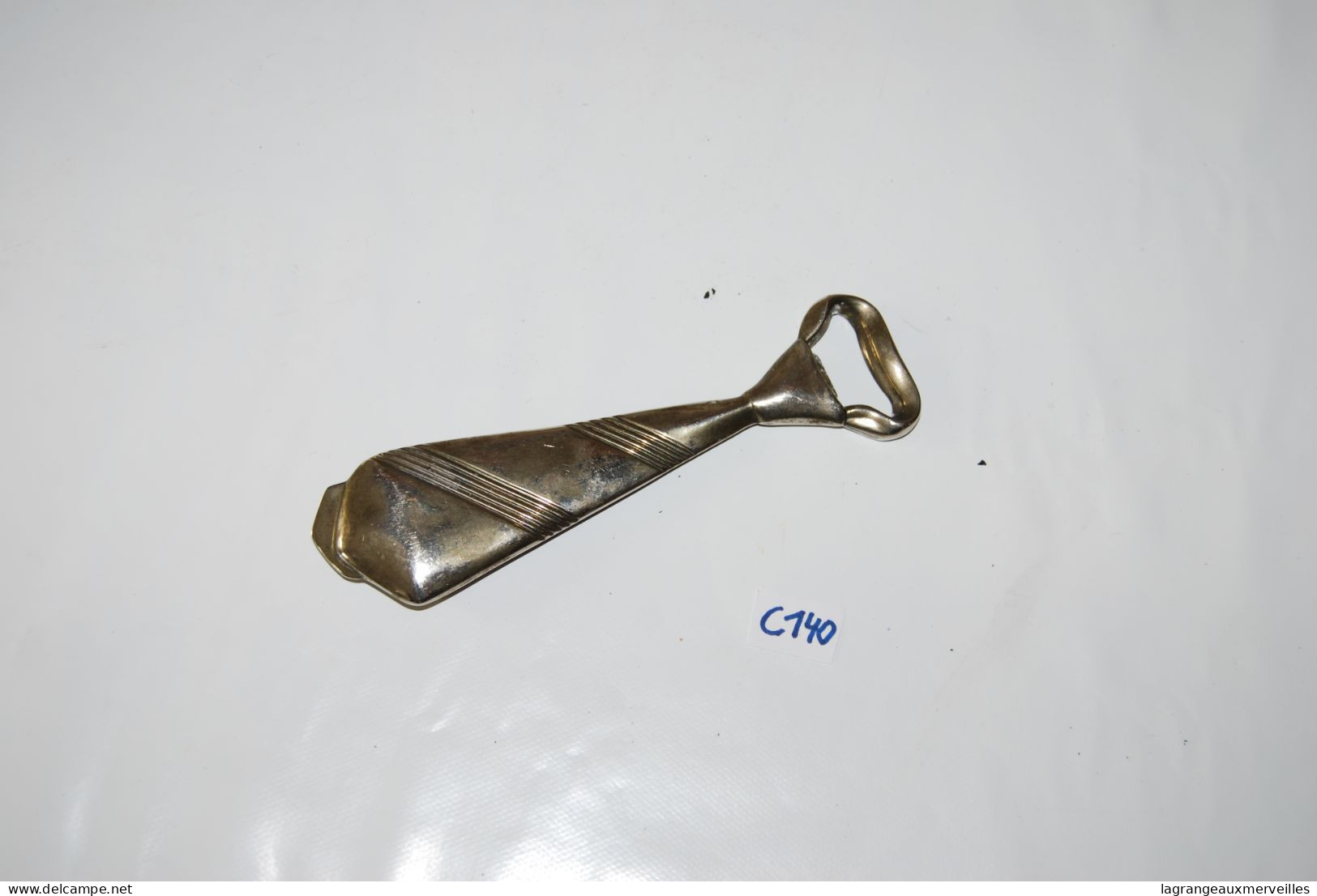 C140 Ancien Décapsuleur - Métal - Cravate - Flessenopener