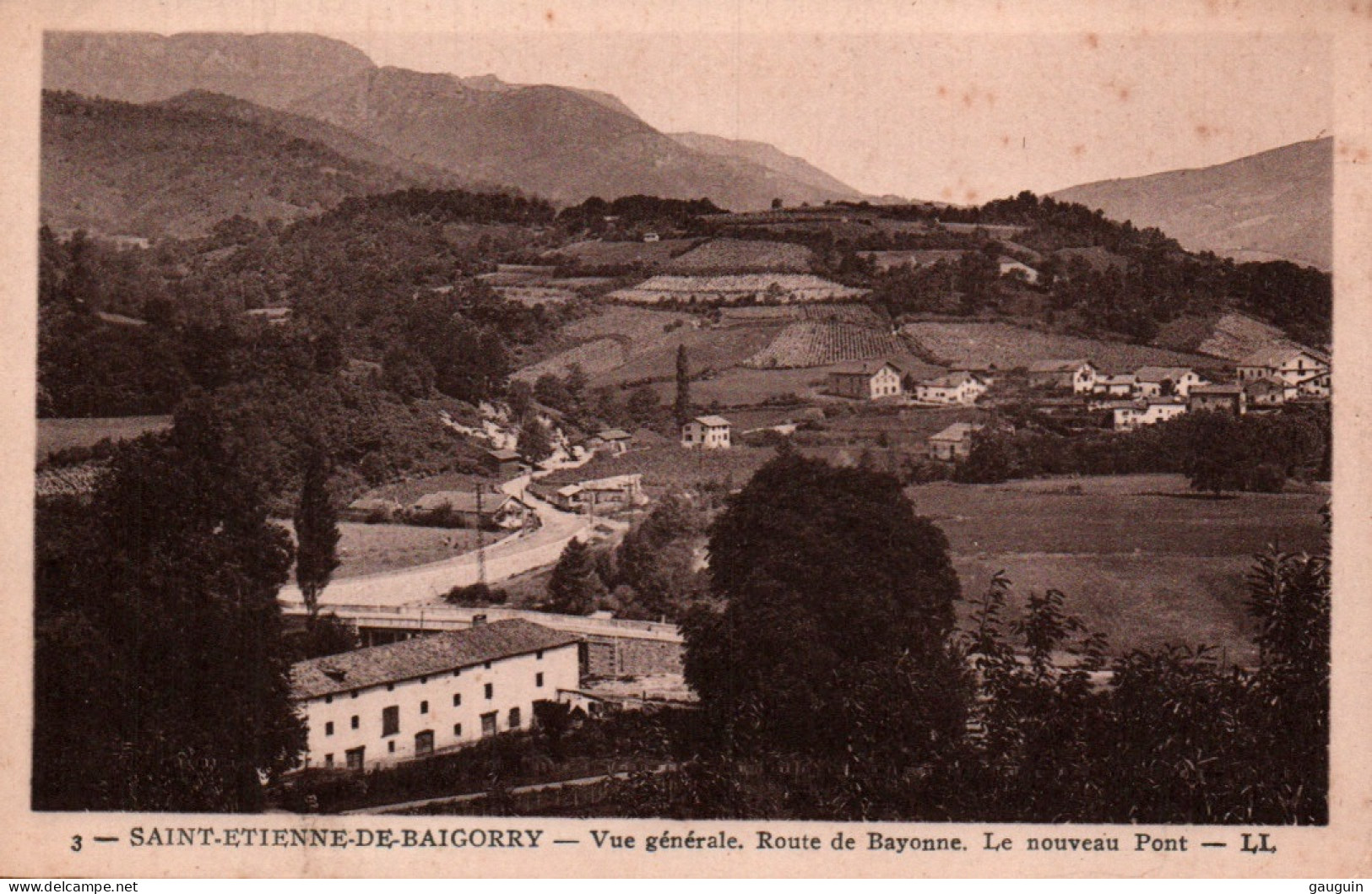 CPA - St ÉTIENNE De BAIGORRY - Vue Gale Rte De Bayonne  ... Edition L.L. - Saint Etienne De Baigorry