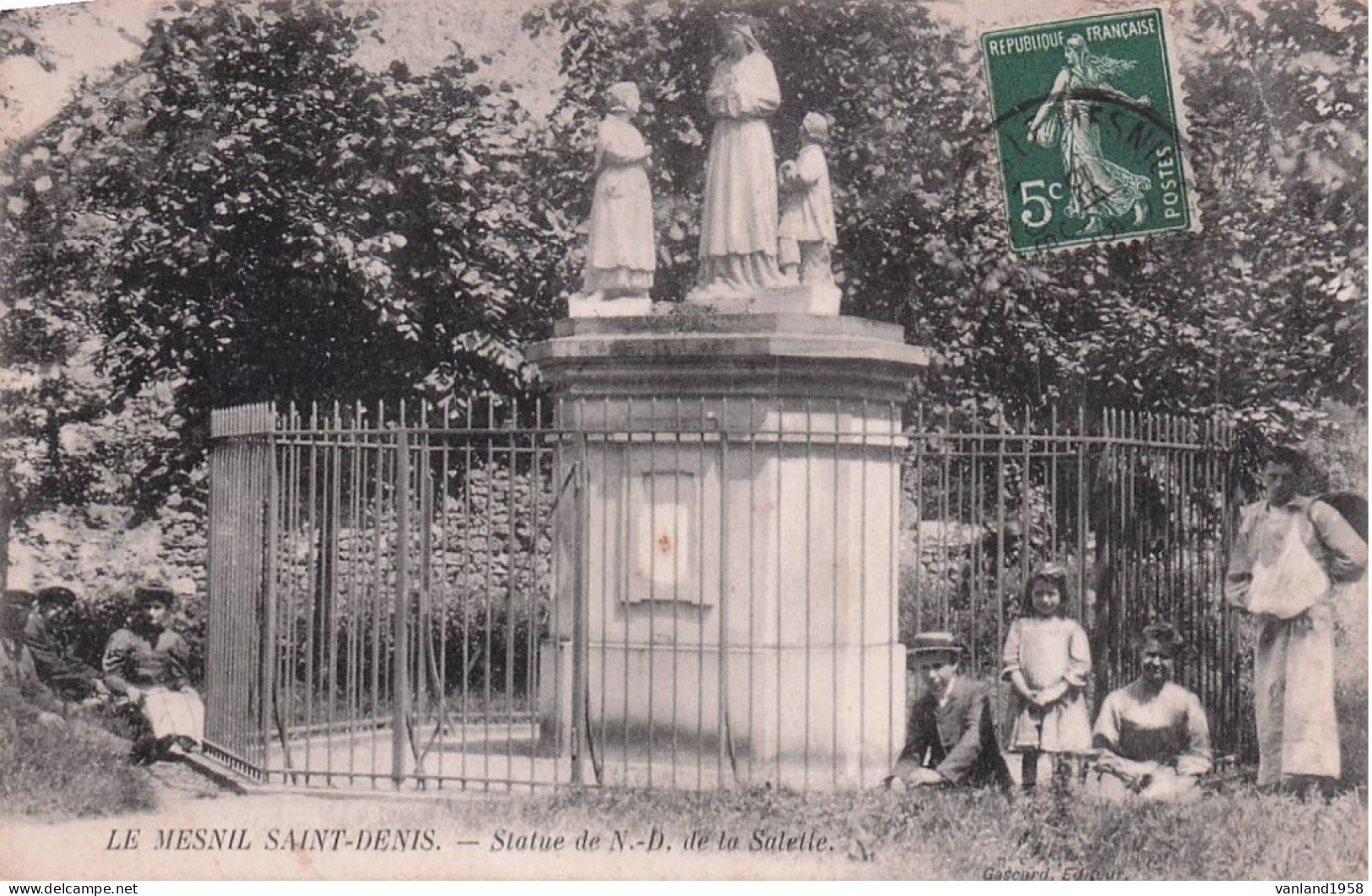 LE MESNIL SAINT DENIS-statue Notre Dame De La Salette - Le Mesnil Saint Denis