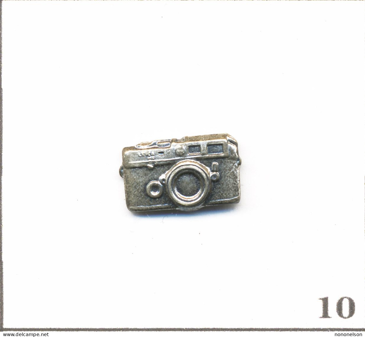 Pin's Photographie - Matériel / Leica “M“ à Visée Télémétrique. Non Estampillé. Argent. T1005-10 - Fotografie