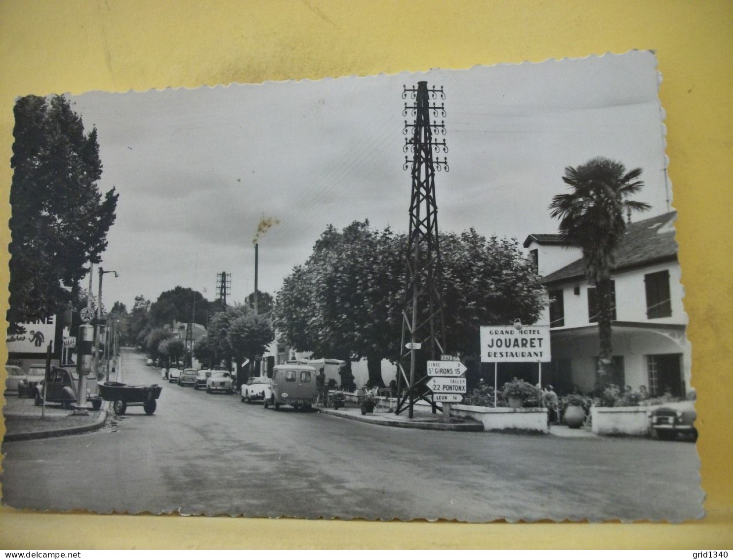 40 9586 CPSM PM - 40 CASTETS DES LANDES - LE CARREFOUR ROUTE DE BAYONNE - ANIMATION - Castets