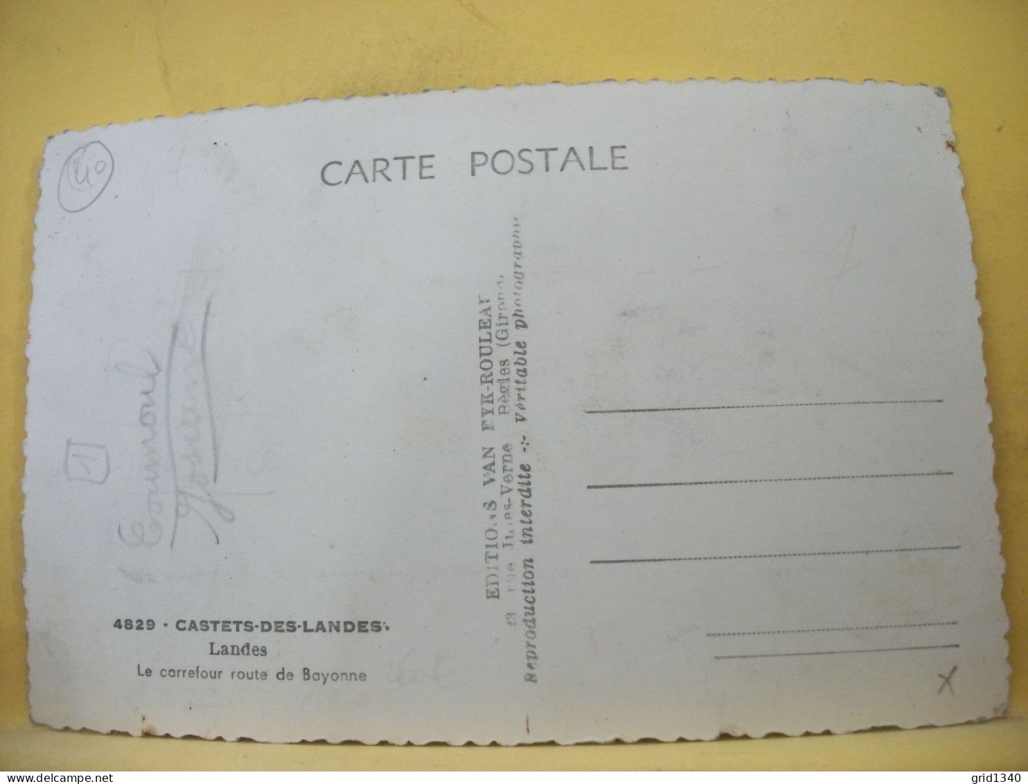 40 9586 CPSM PM - 40 CASTETS DES LANDES - LE CARREFOUR ROUTE DE BAYONNE - ANIMATION - Castets