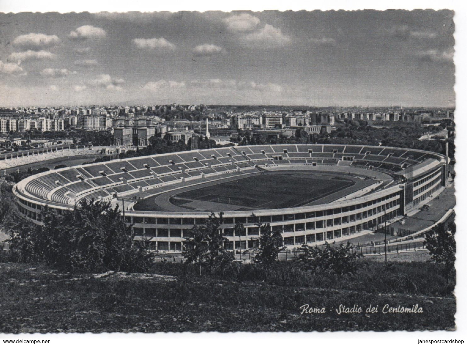 THE STADIUM OF HUNDRED THOUSAND SPECTATORS - LARGER SIZED POSTCARD - UNPOSTED - IN GOOD CONDITION - 1950's ? - Stadiums & Sporting Infrastructures