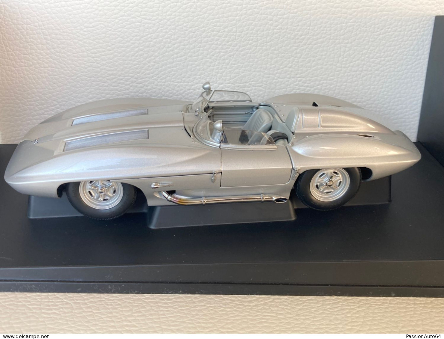 1/18 Autoart Chevrolet Corvette Stingray No Exoto Minichamps Kyosho BBR CMC CMR Norev Solido - AutoArt