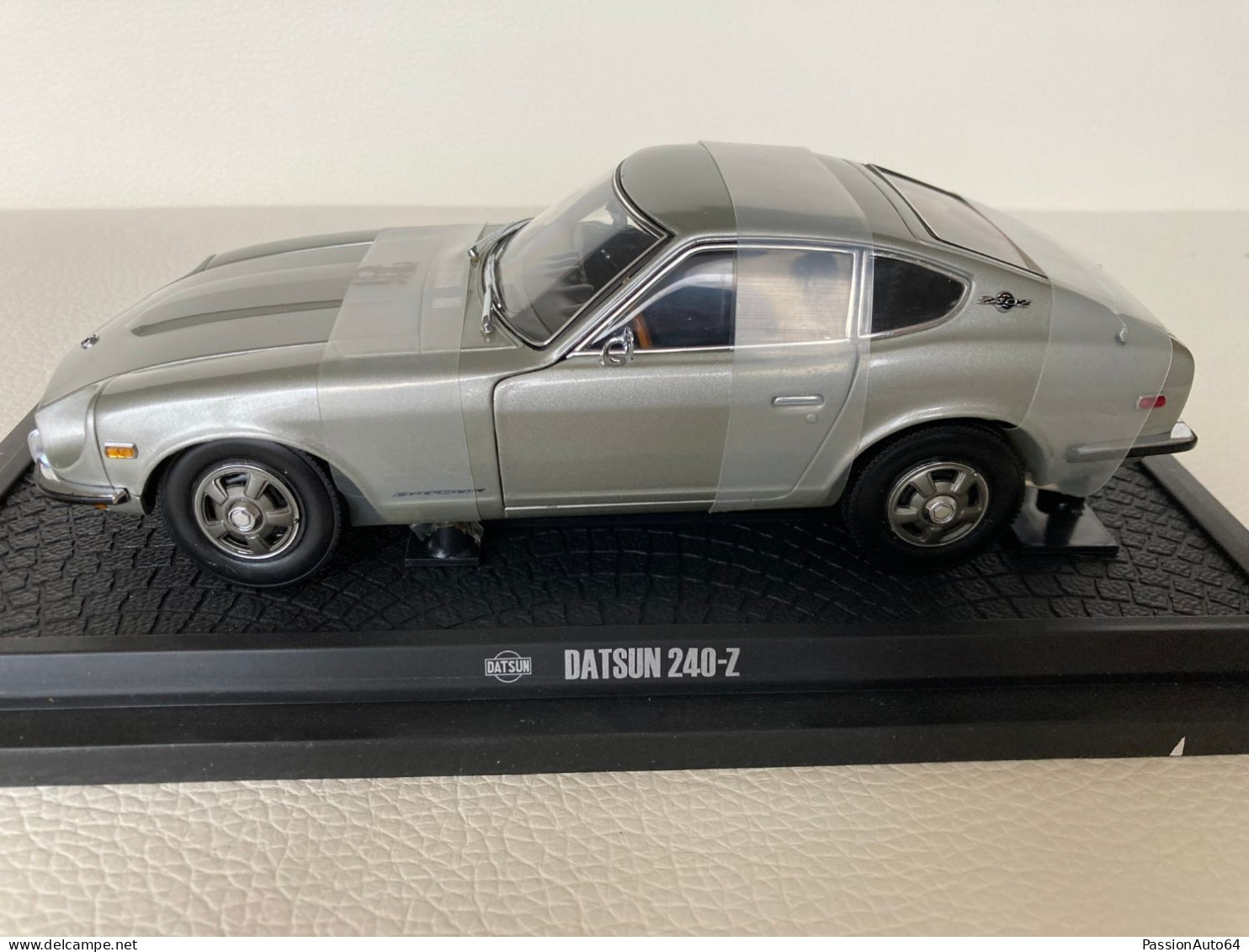 1/18 Kyosho Datsun 240 Z No Maisto UT Solido Norev SunStar CMR Minichamps Autoart Otto Mobile Spark BBR CMC Exoto - Kyosho