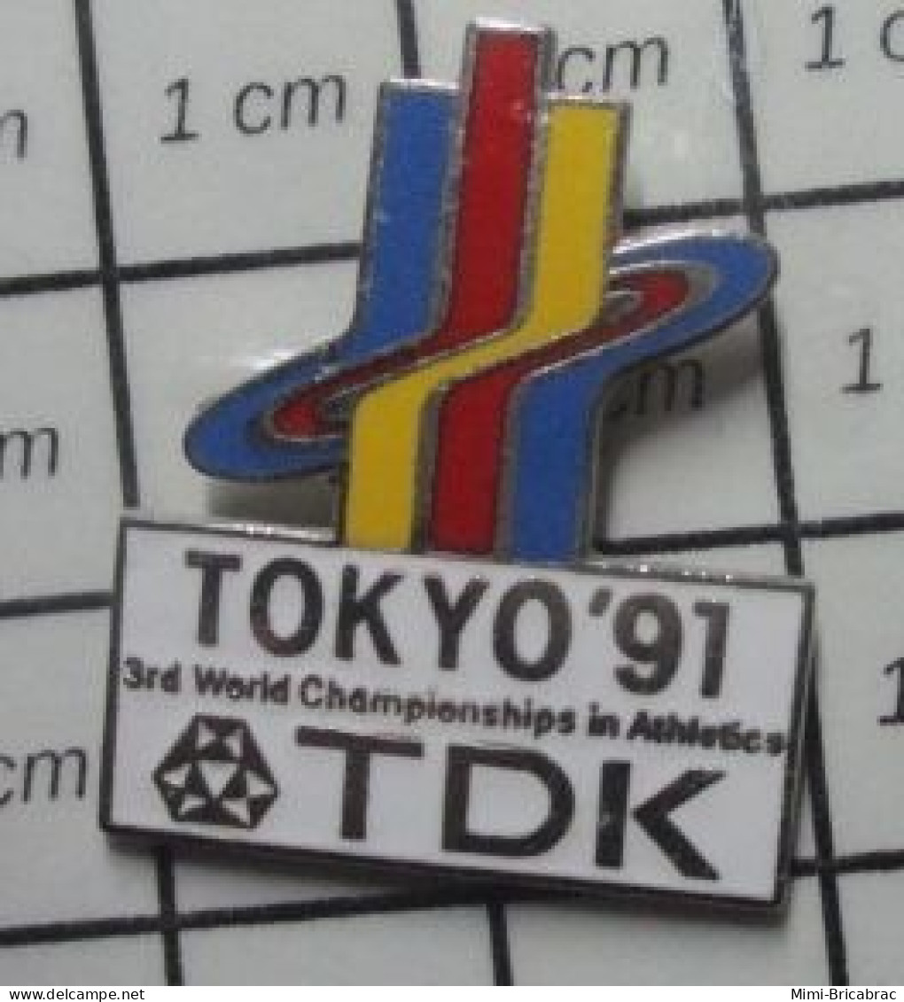122 Pin's Pins / Beau Et Rare / SPORTS / TOKYO 1991 TDK CHAMPIONNAT DU MONDE ATHLETISME - Atletiek