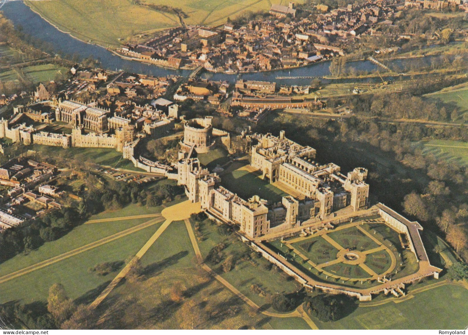 CARTOLINA  WINDSOR CASTLE,BERKSHIRE,INGHILTERRA,REGNO UNITO-AERIAL VIEW FROM SOUTH-EAST-NON VIAGGIATA - Windsor Castle