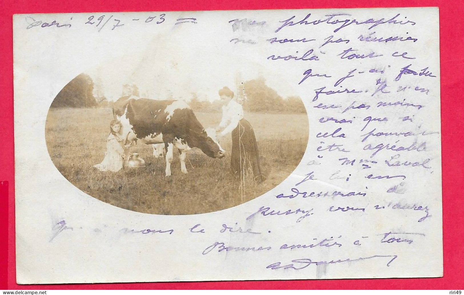 Cpa,  Lot 2 Cartes Photos,  Famille, Enfants, Vaches, Dos SIMPLE Voir Scanne Voyagée1903 LA FERME - Gruppen Von Kindern Und Familien