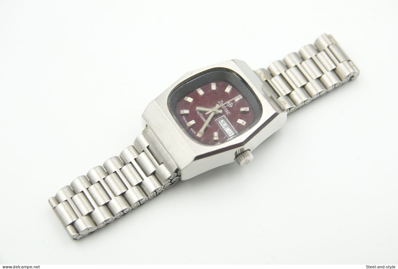 Watches : ZODIAC AUTOMATIC WITH RED CRYSTAL DIAL AND NSA BAND Ref. 352 378 - Original  - Running - Excelent Condition - Orologi Moderni