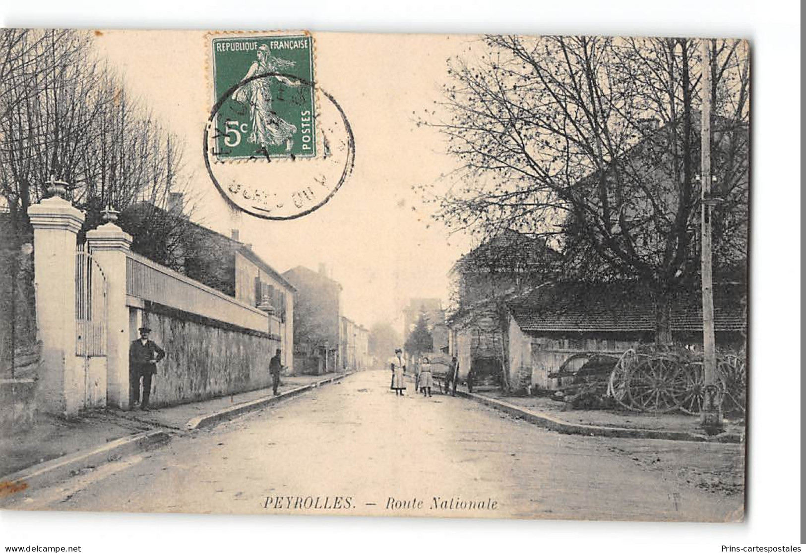 CPA 13 Peyrolle Route Nationale - Peyrolles