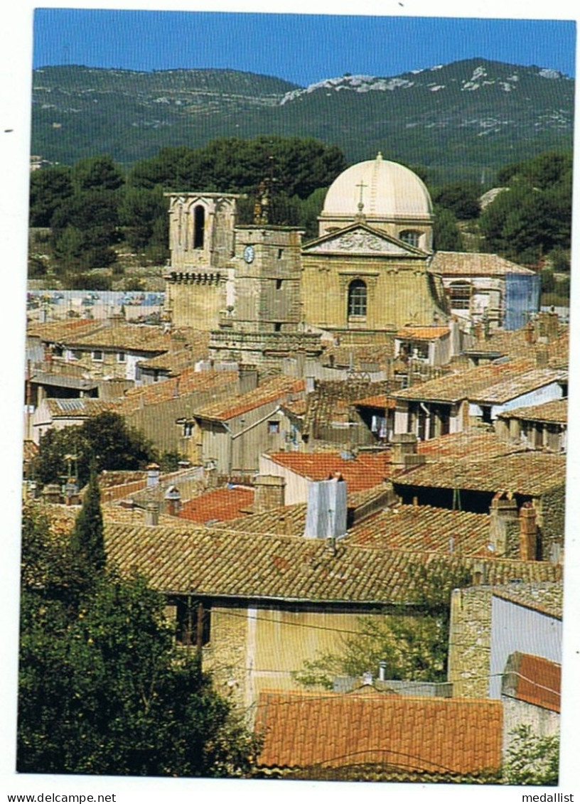 CPM..13..LAMBESC..LES TOITS DU VIEUX VILLAGE..JACQUEMARD..L'EGLISE - Lambesc