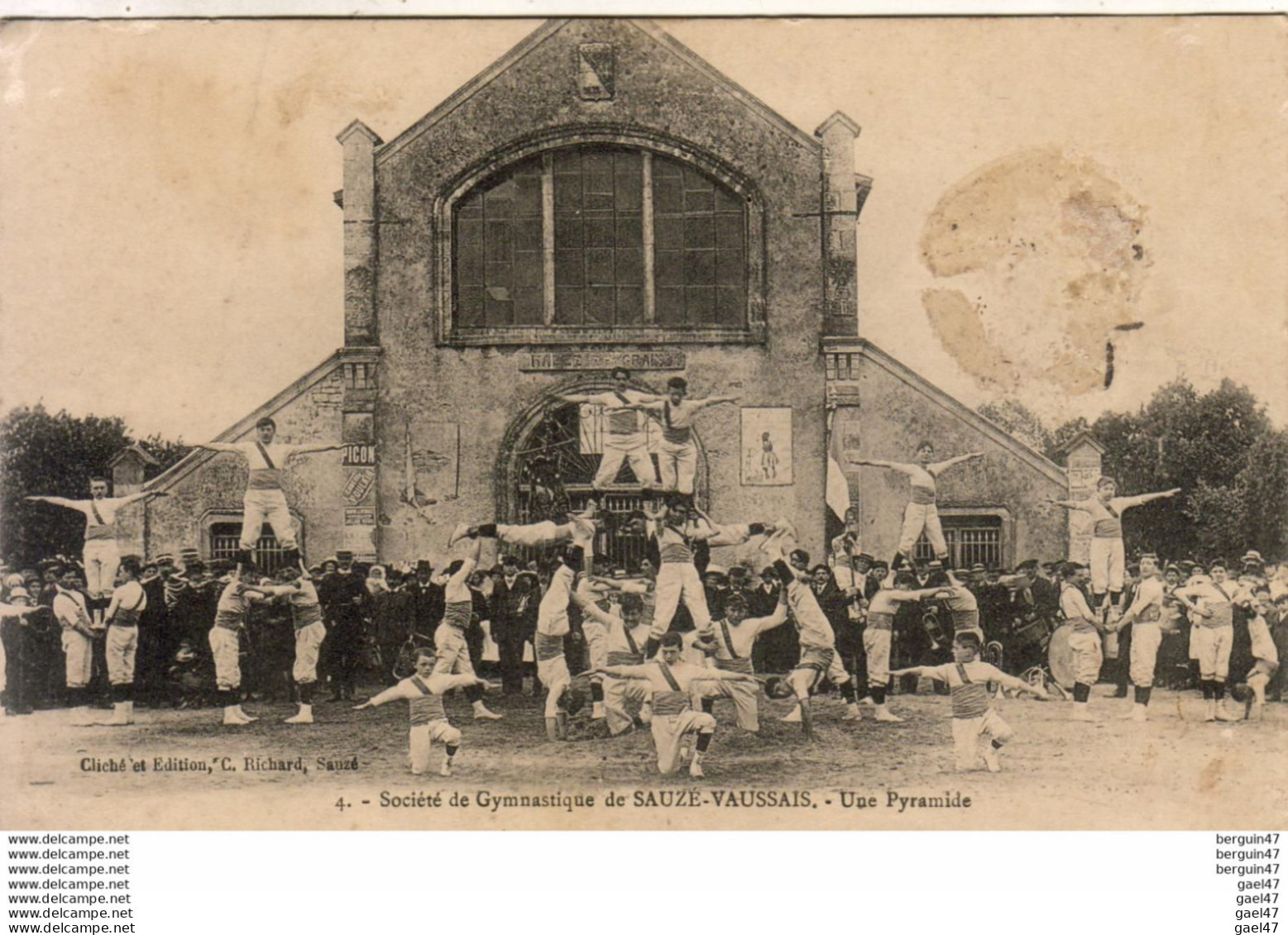 D79  Société De Gymnastique De SAUZÉ VAUSSAIS   Une Pyramide - Sauze Vaussais