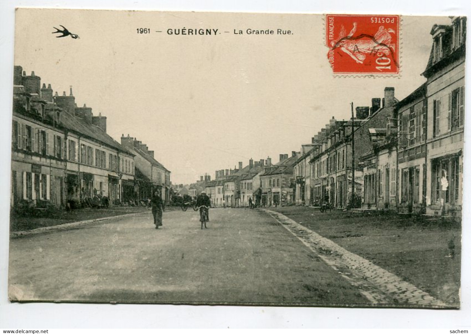 58 GUERIGNY La Grande Rue Cyciste Et Femme écrite En 1915 Timb    D05 2022 - Guerigny