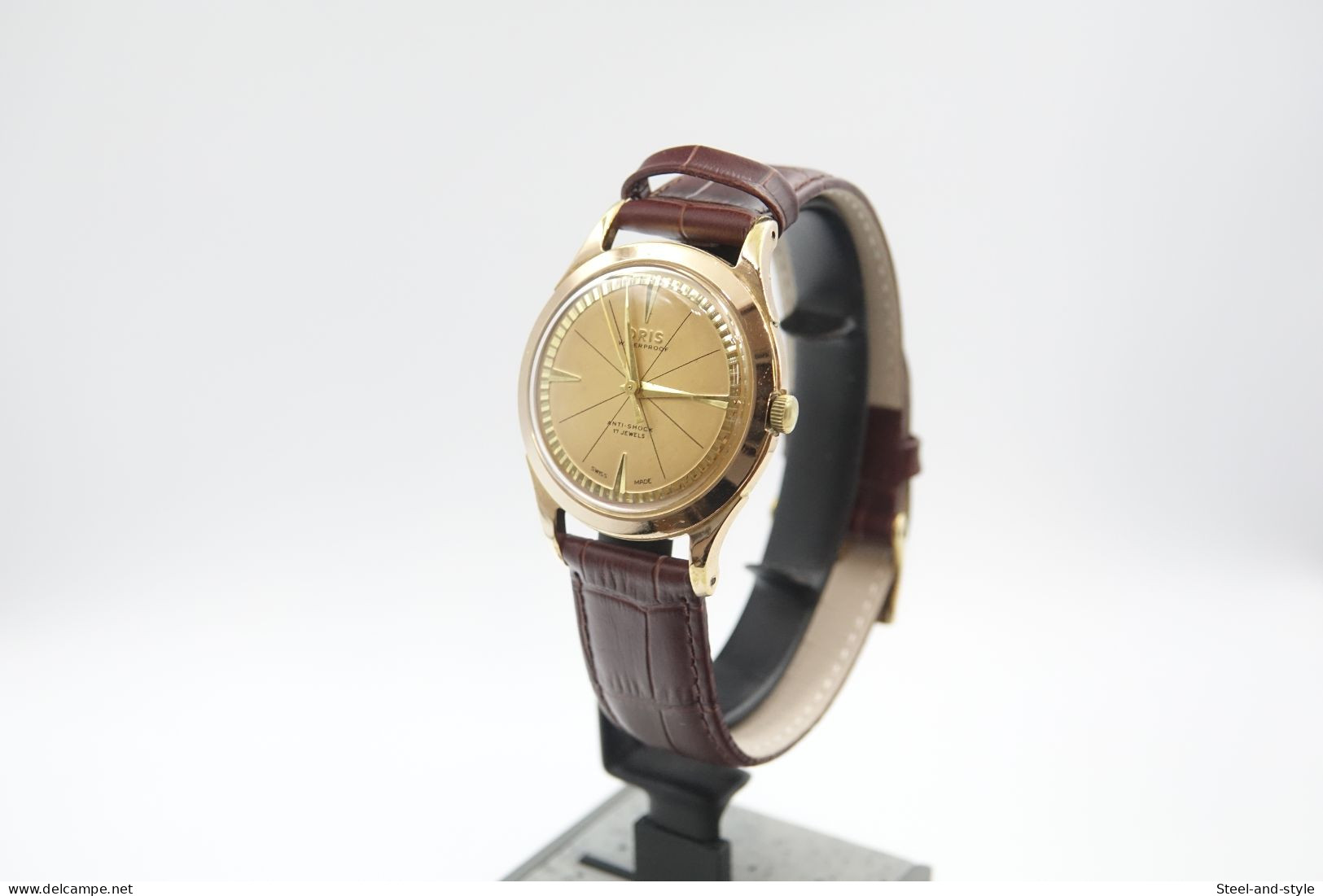 Watches : ORIS MEN ULTRA RARE FLUTED DIAL - 17 Jewels - Original - Swiss Made - Running - 1960's - Excelent Condition - Moderne Uhren