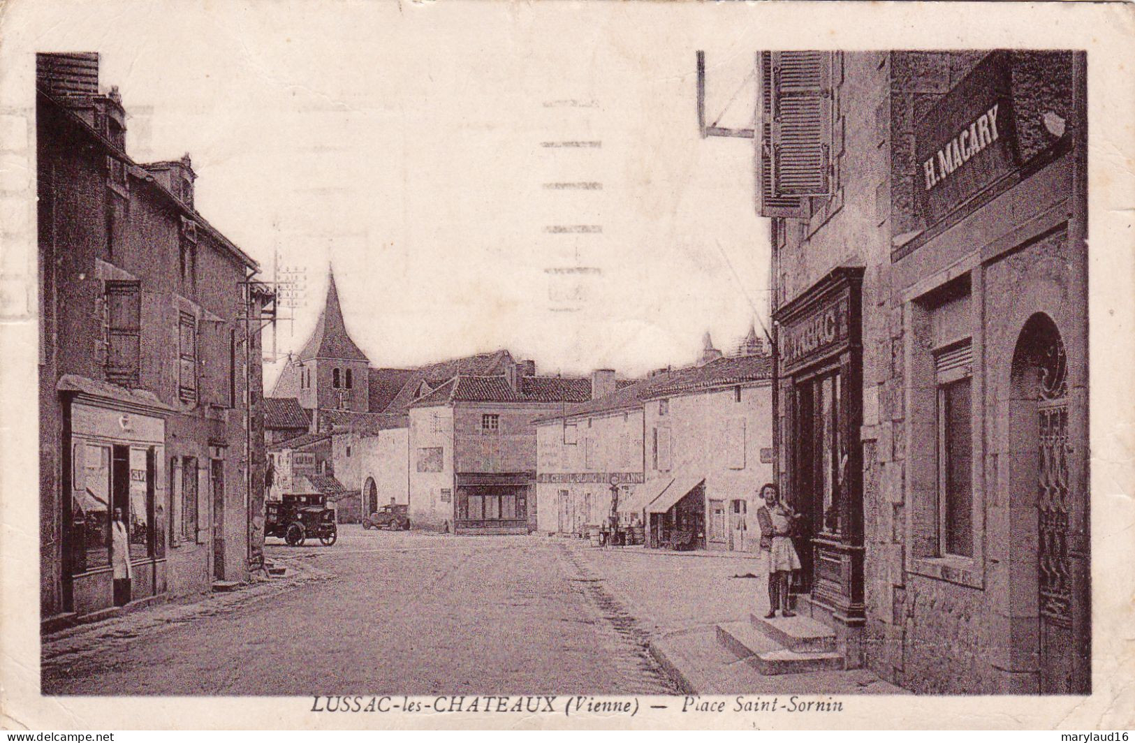 Lussac Les Chateaux Place Saint Sornin - Lussac Les Chateaux