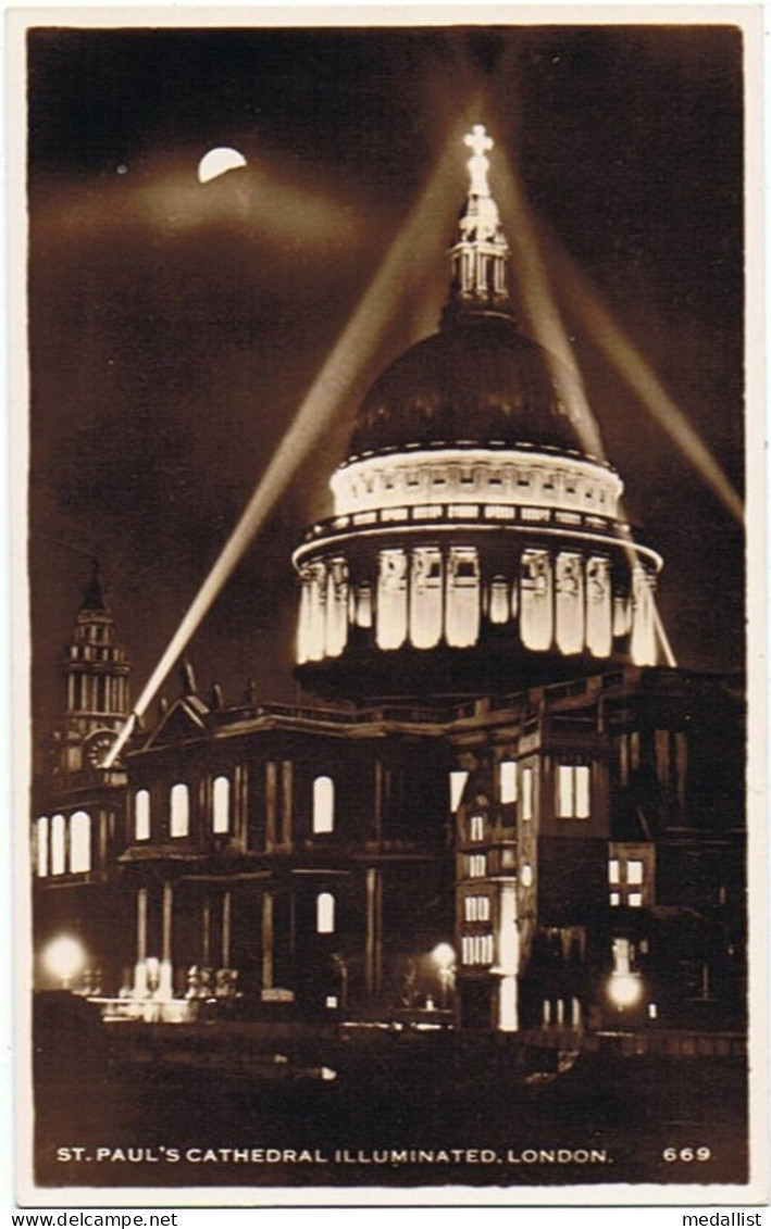 CPM..ANGLETERRE..LONDON..LONDRES..ST PAUL'S CATHEDRAL ILLUMINATED - St. Paul's Cathedral