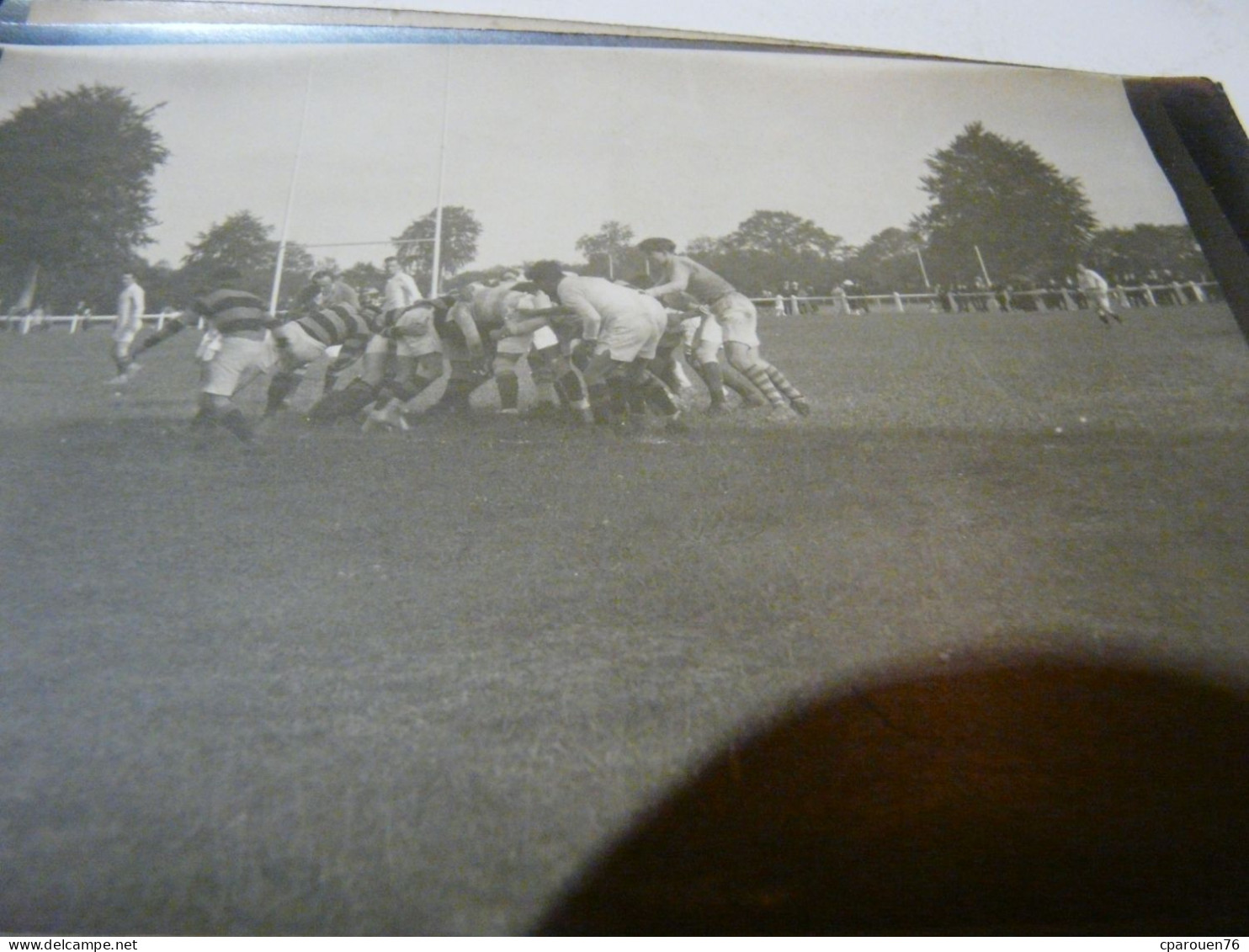 Carte Photo Années 20 Rencontre De Rugby à XV Sur Un Stade à Identifier Sport Une Mélée - Rugby