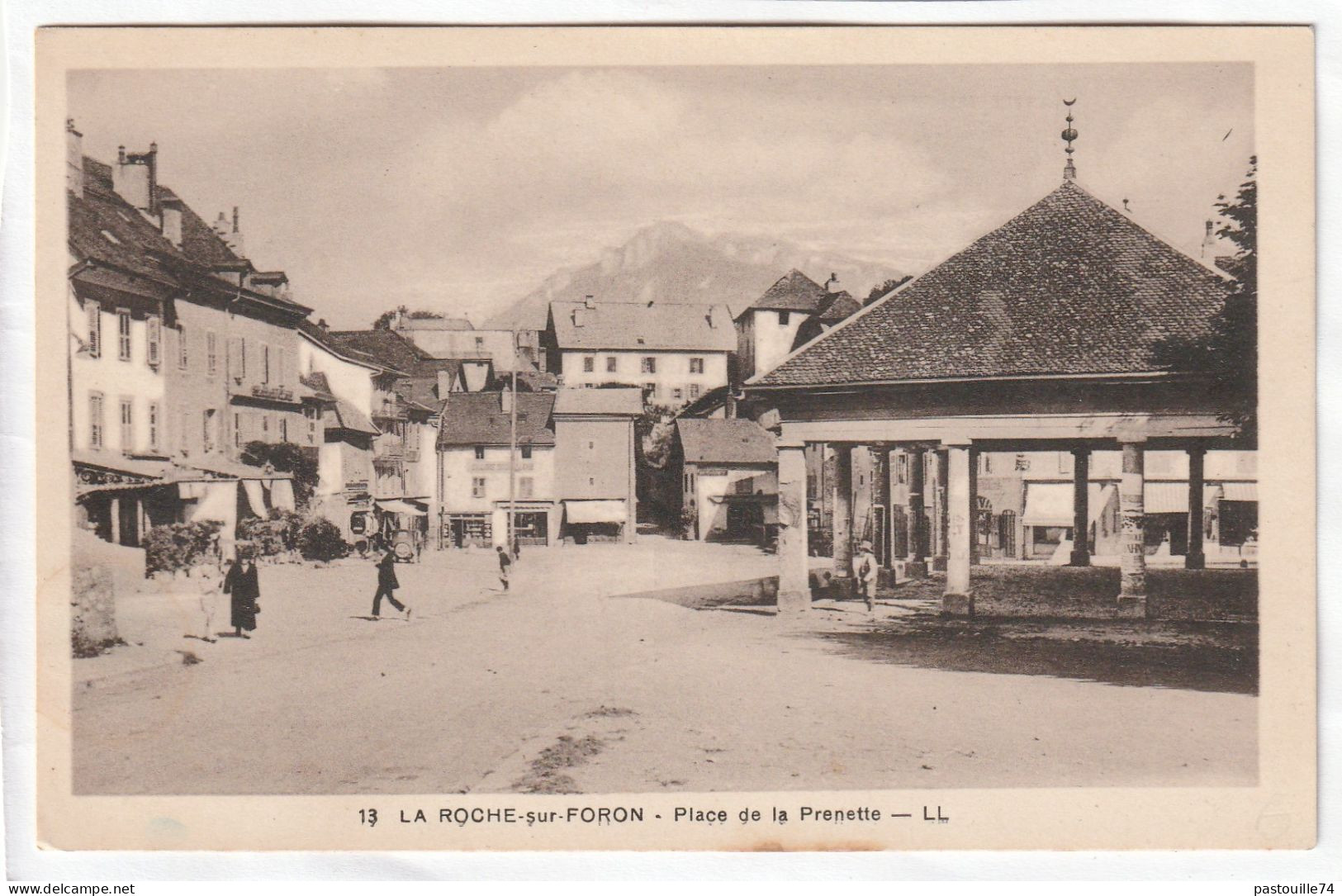 CPA :  14 X 9  -  LA  ROCHE-sur-FORON  -  Place  De  La  Grenette - La Roche-sur-Foron